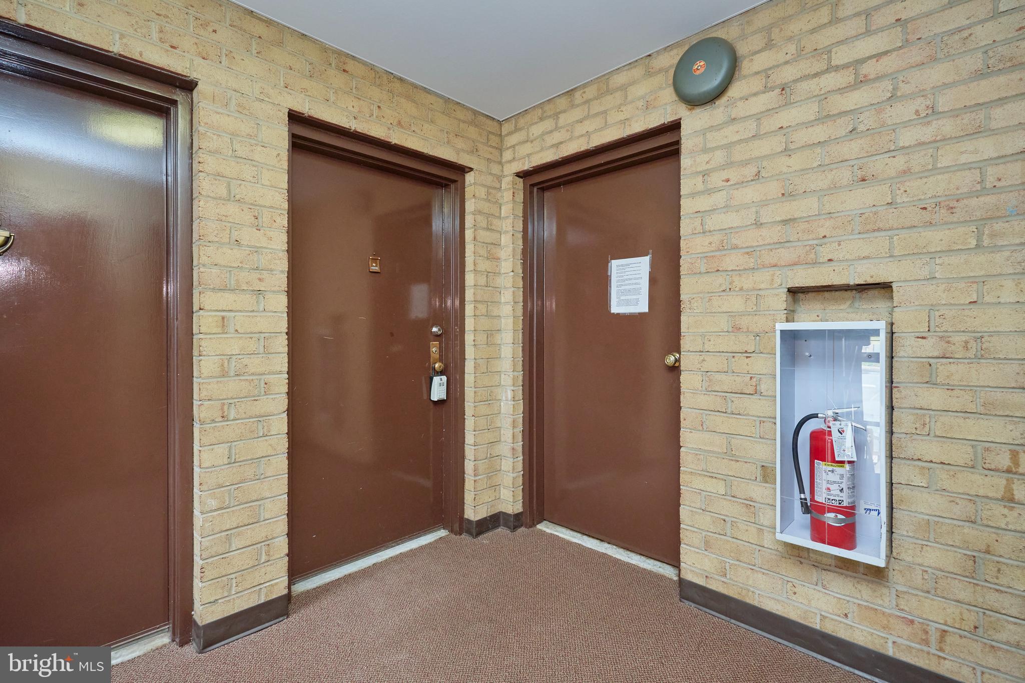 SUMMERTREE CONDO APTS - Residential