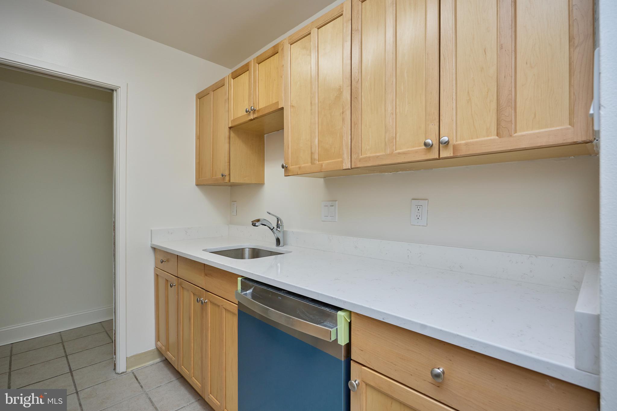 SUMMERTREE CONDO APTS - Residential