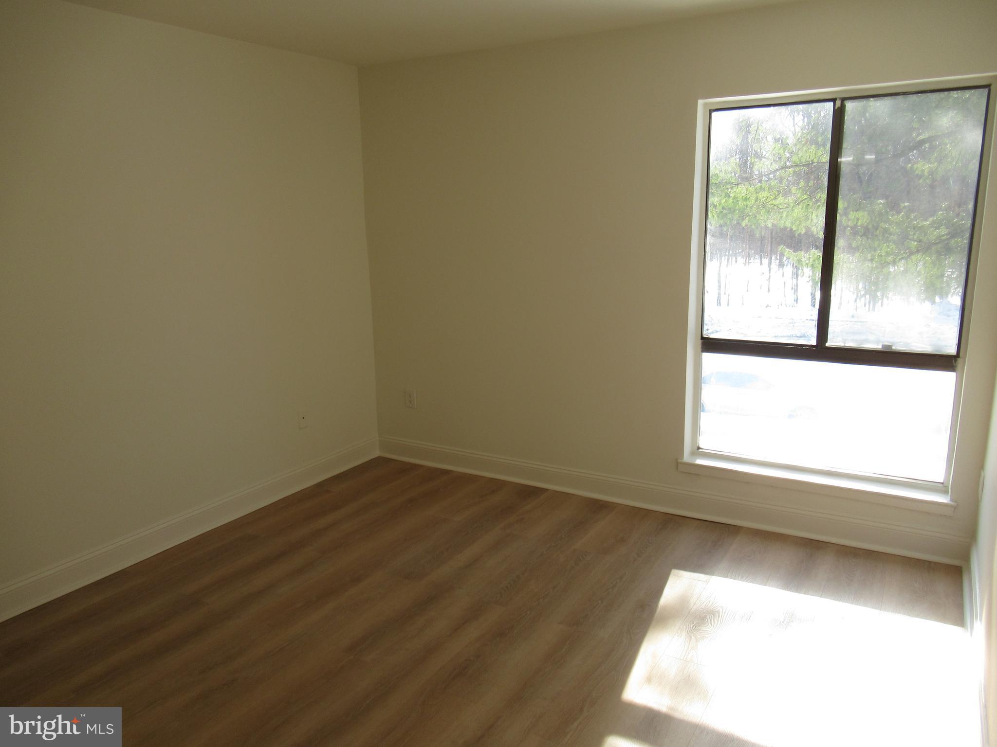 SUMMERTREE CONDO APTS - Residential
