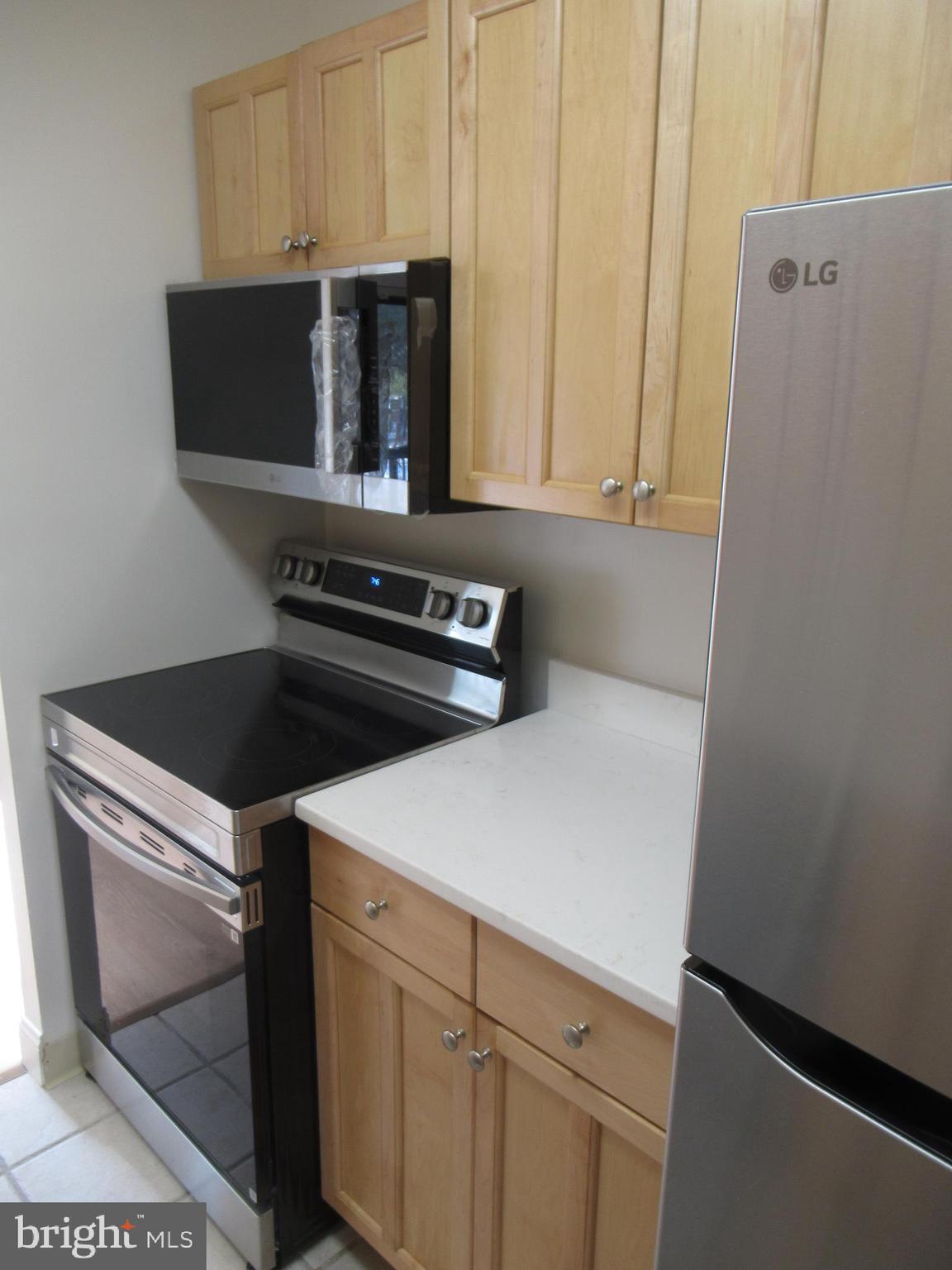 SUMMERTREE CONDO APTS - Residential