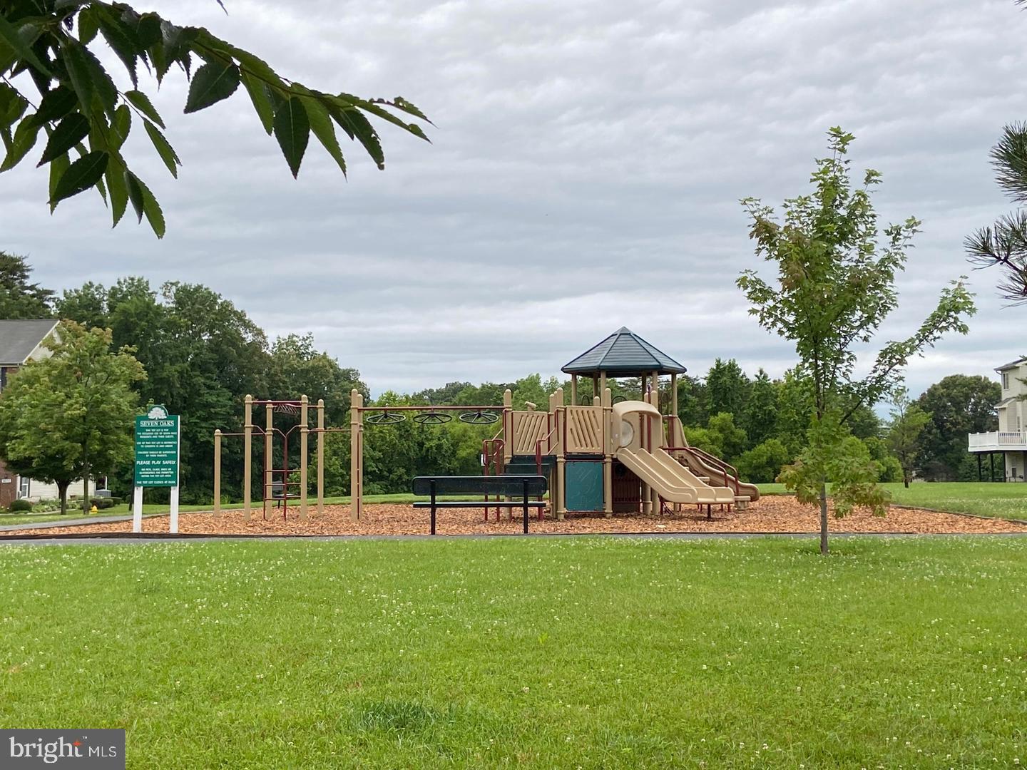 SEVEN OAKS - Residential