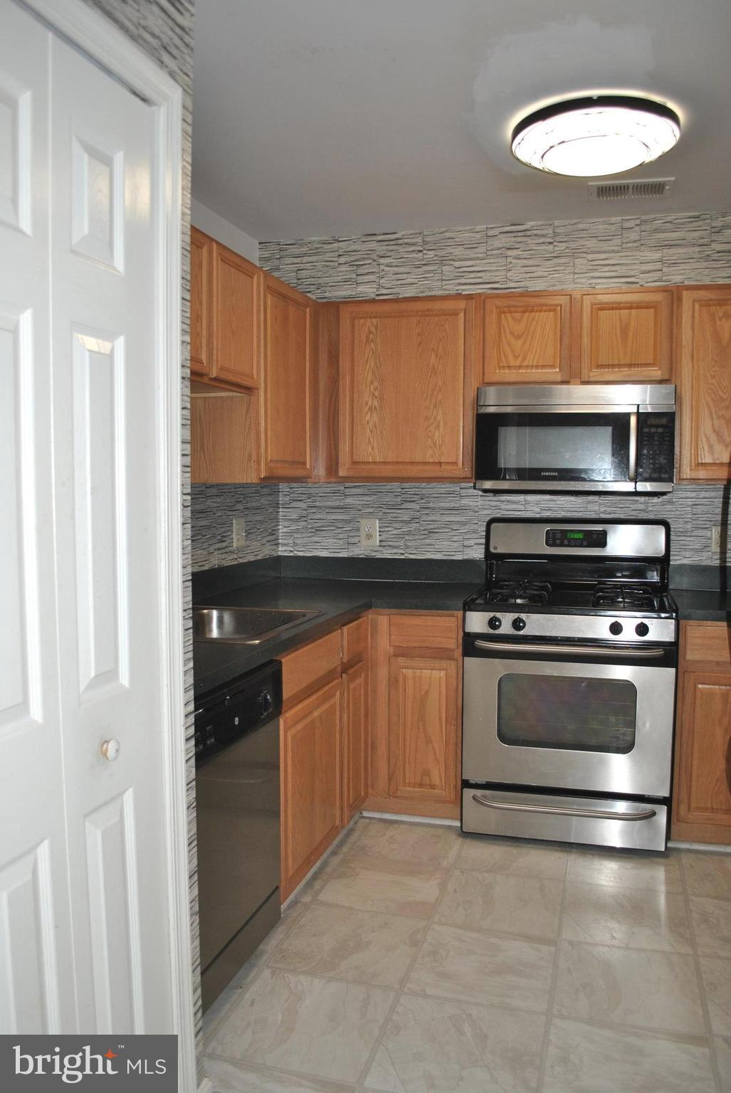 ASHBURN VILLAGE - Residential Lease