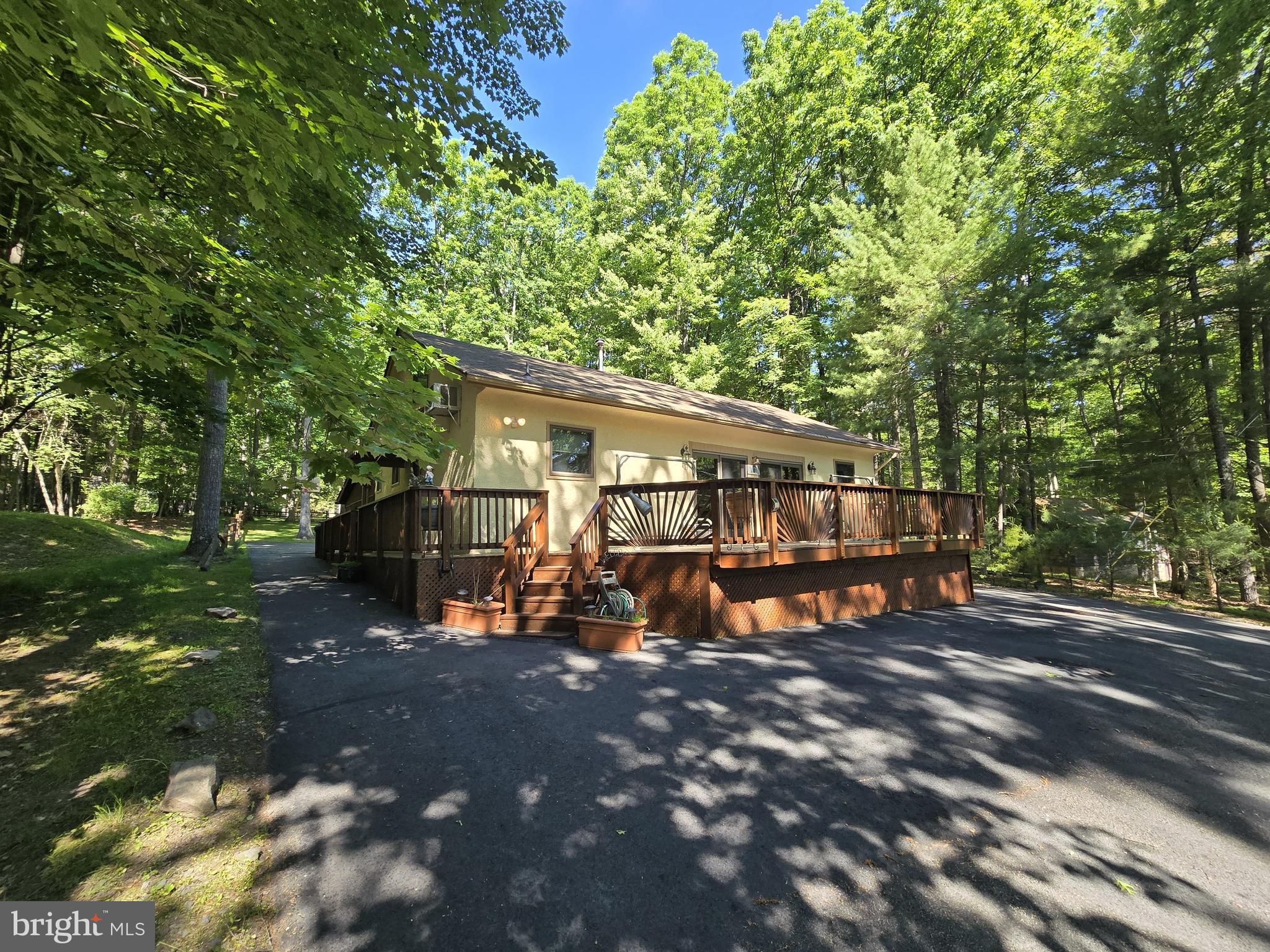24 LAKESIDE DRIVE
