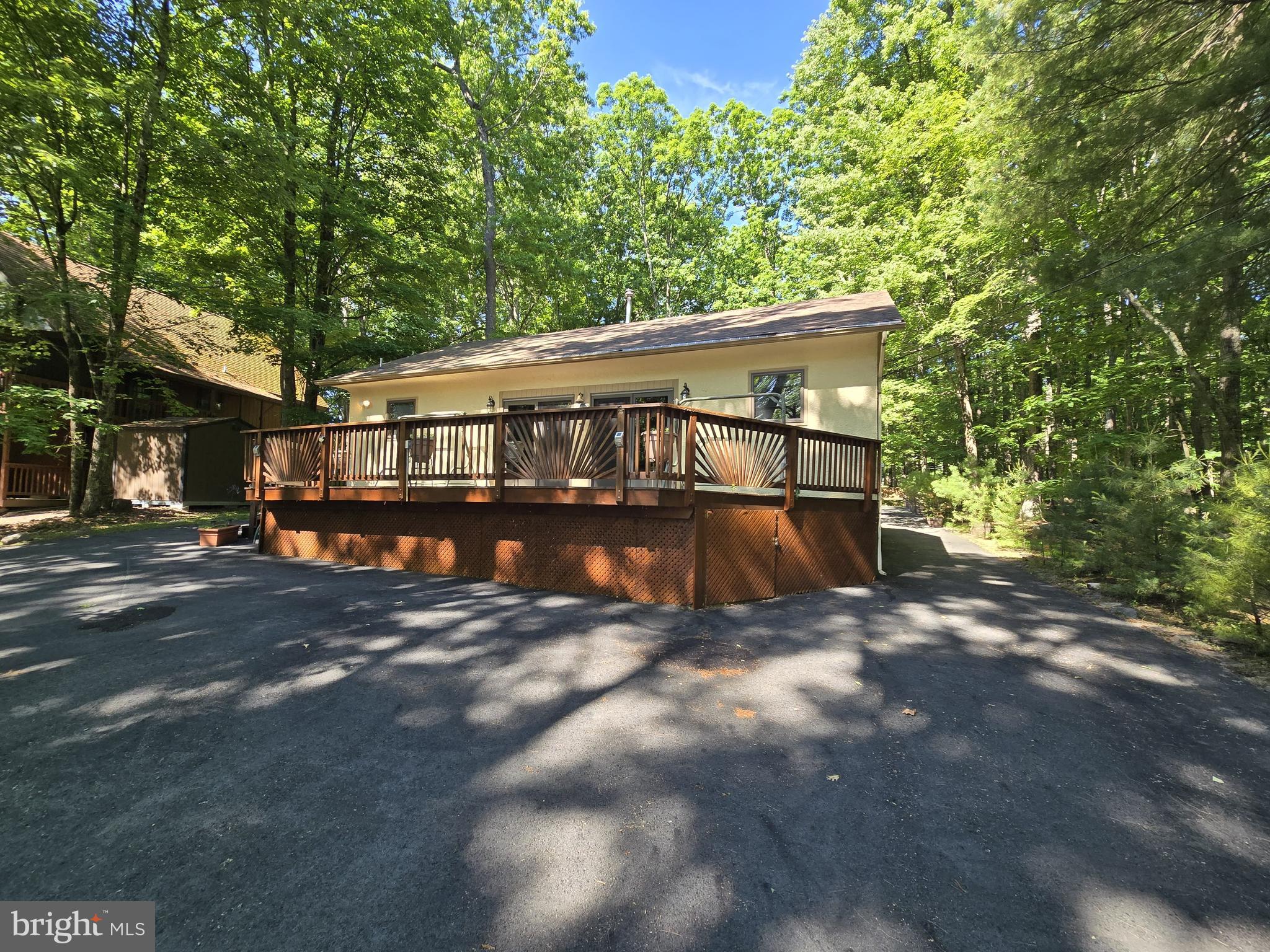 24 LAKESIDE DRIVE