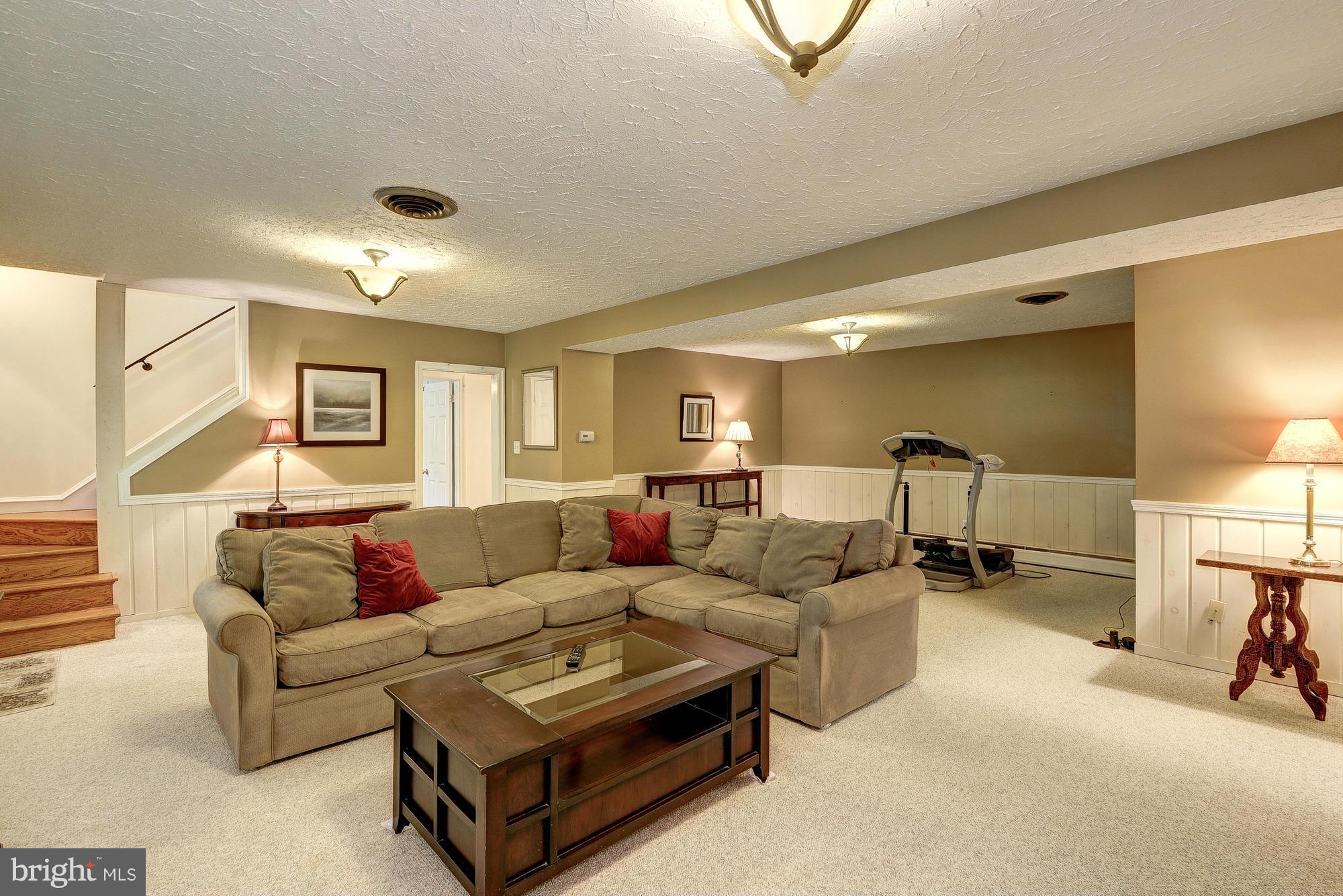 GOLF CLUB MANOR - Residential