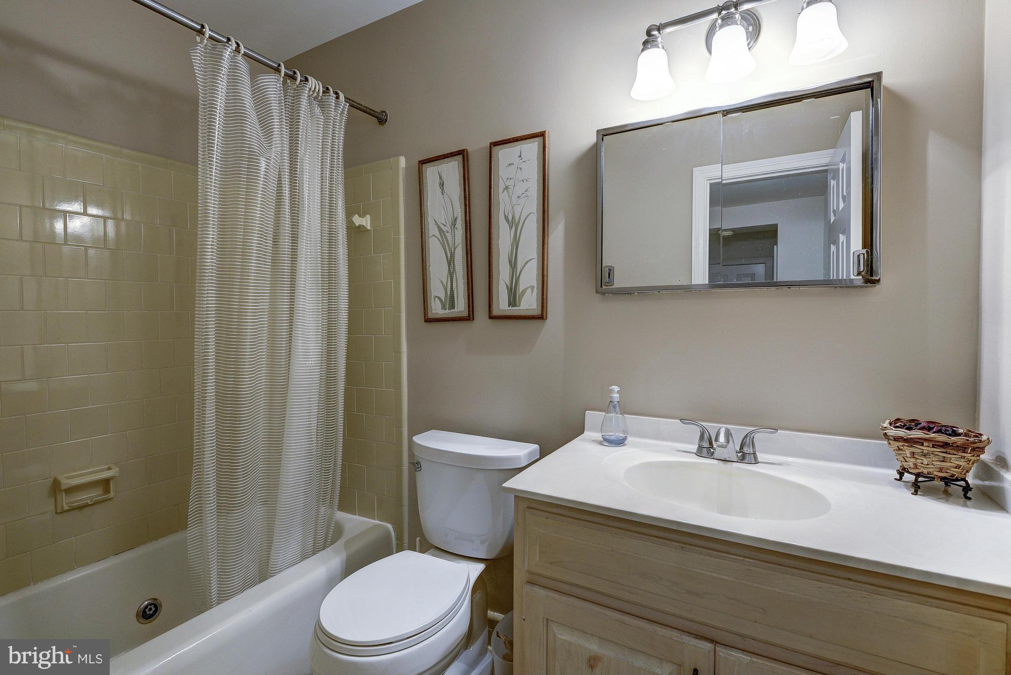 GOLF CLUB MANOR - Residential