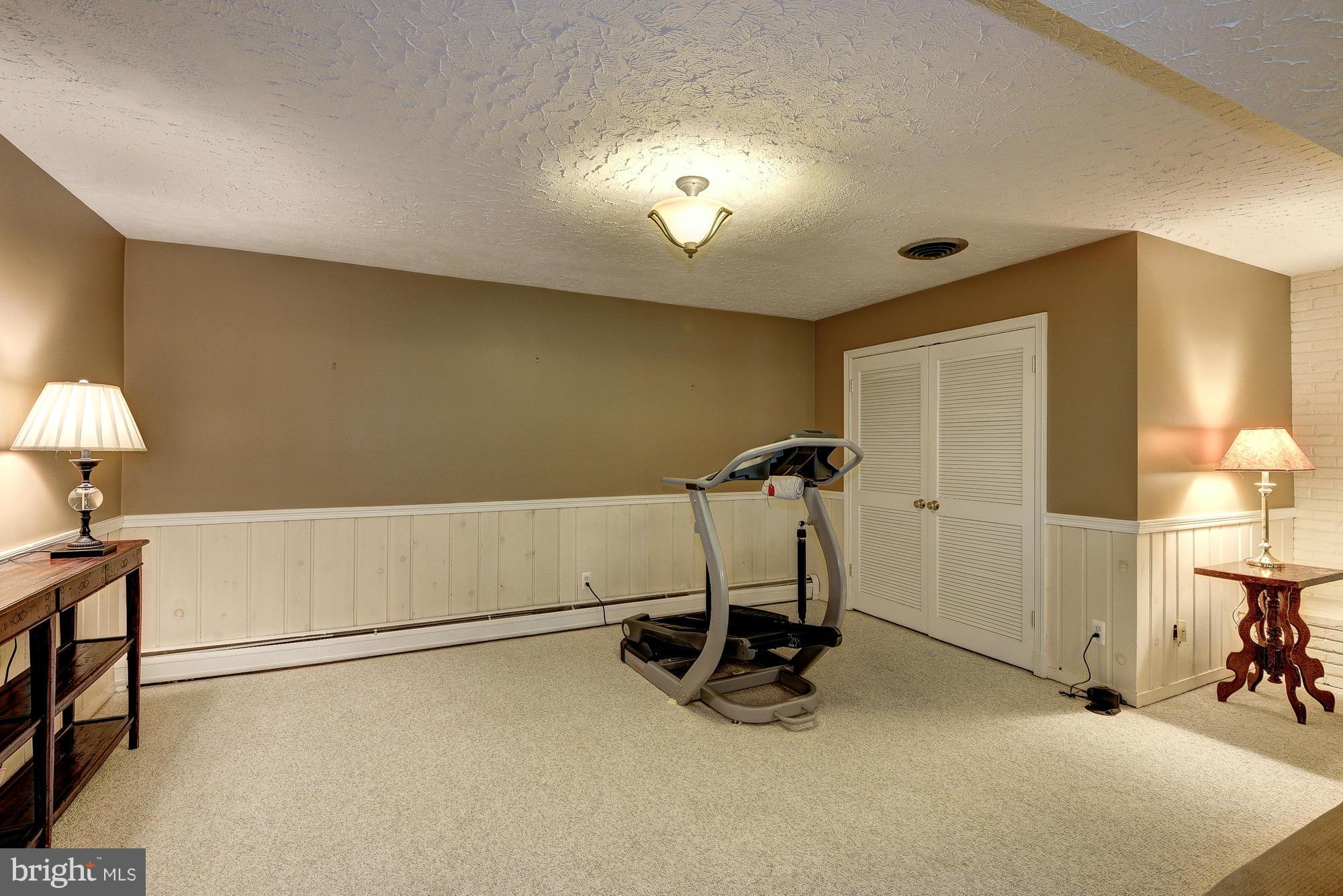 GOLF CLUB MANOR - Residential