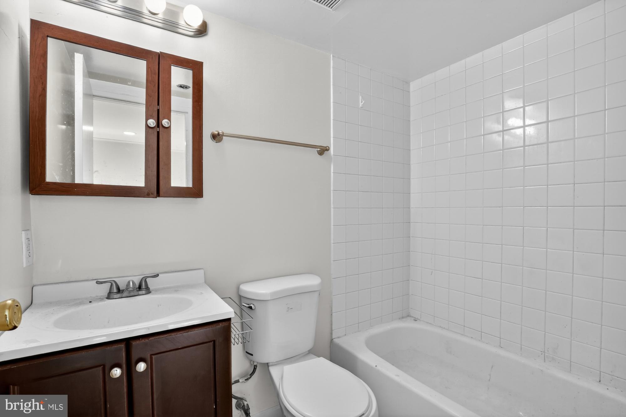 FAIRMOUNT - Residential Lease