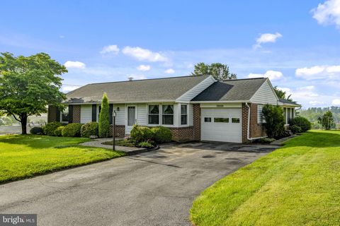 Homes For Sale - 2136 Hobson Road<br/> LANCASTER, PA 17602
