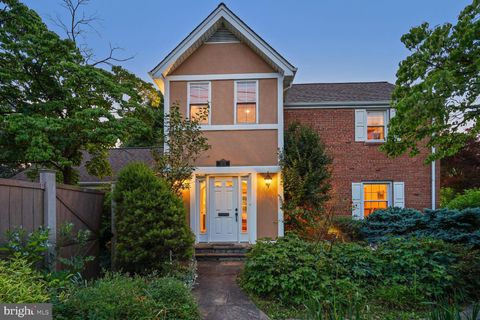 Photo of 10114 CEDAR LN, KENSINGTON, MD 20895 (MLS # MDMC2094152) Photo of 10114 CEDAR LN, KENSINGTON, MD 20895 (MLS # MDMC2094152)