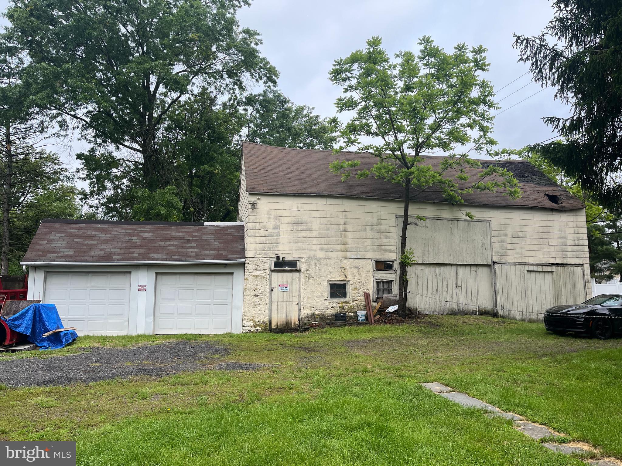 2806 MORRIS ROAD