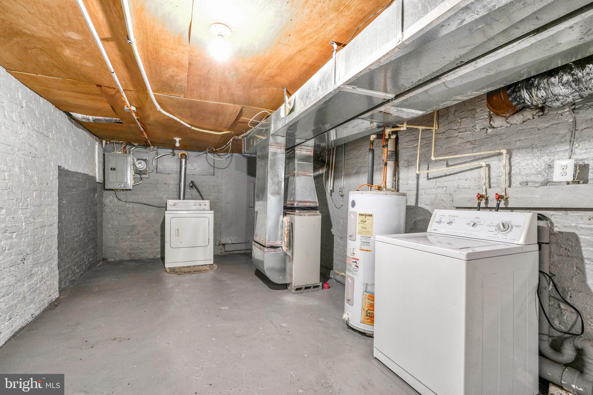 MADISON EASTEND - Residential Lease