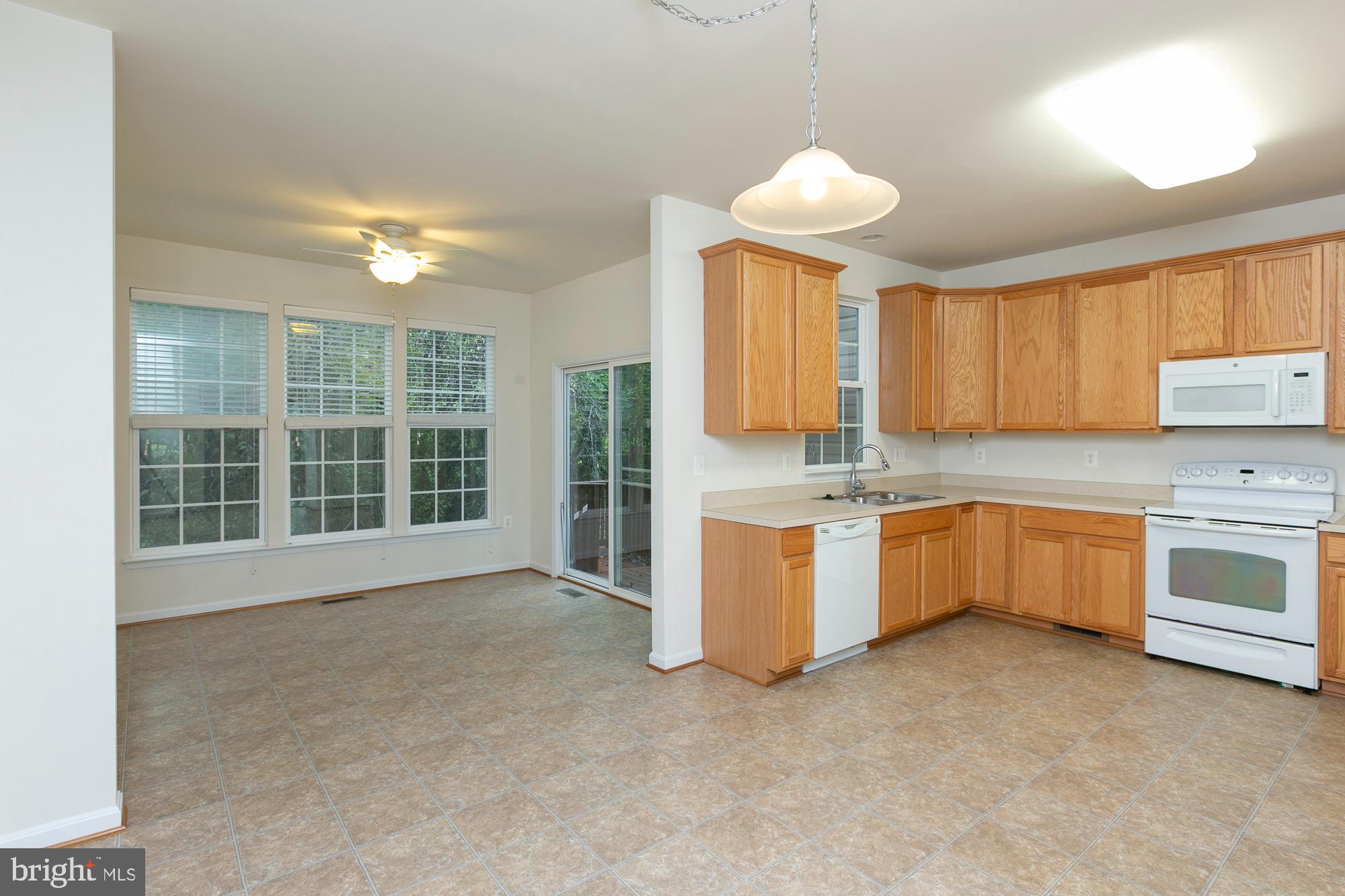 COLONIAL HILLS - Residential