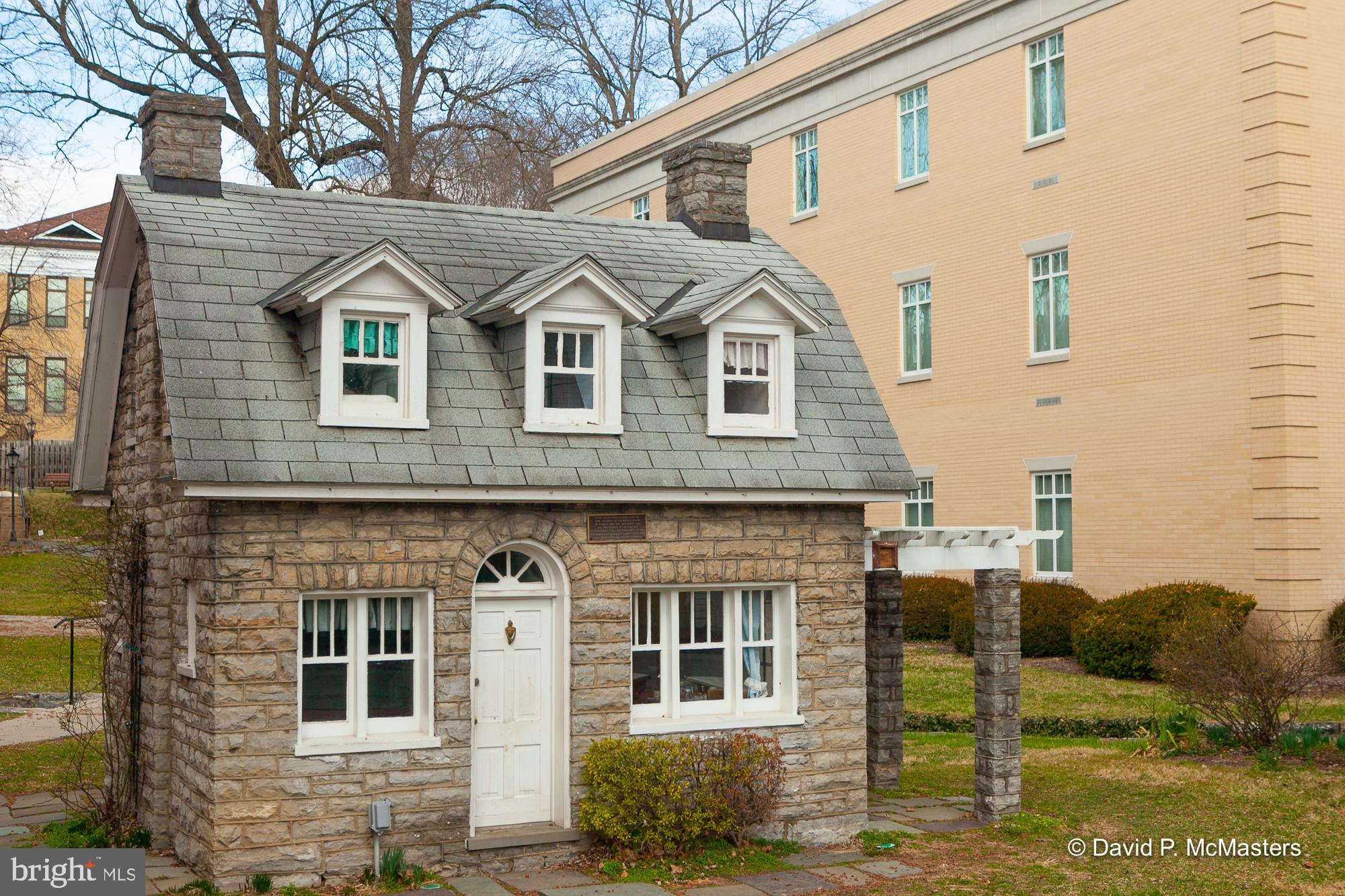 COLONIAL HILLS - Residential