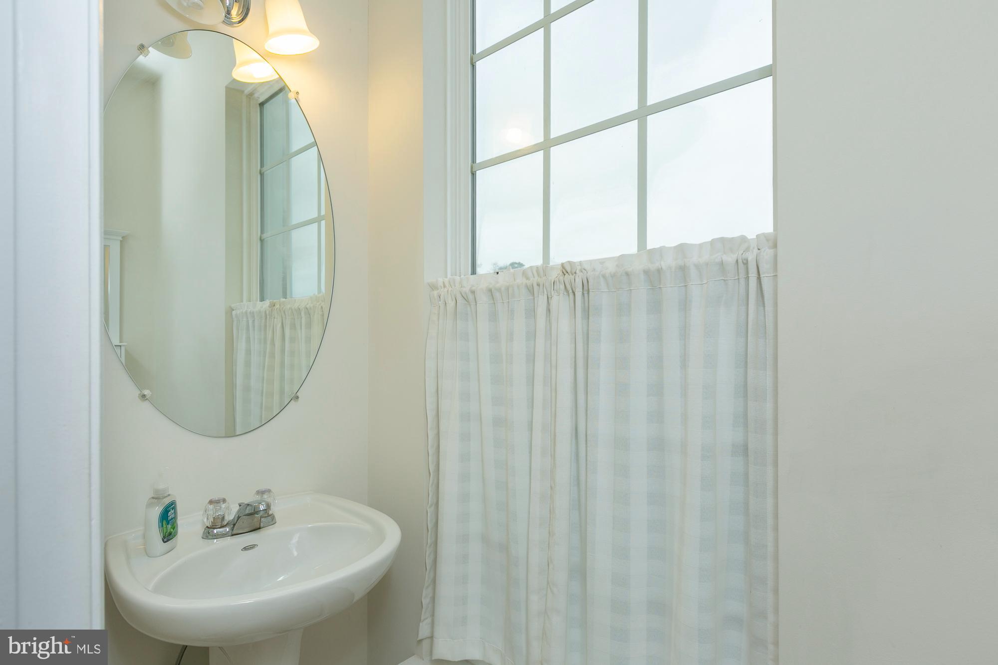 COLONIAL HILLS - Residential