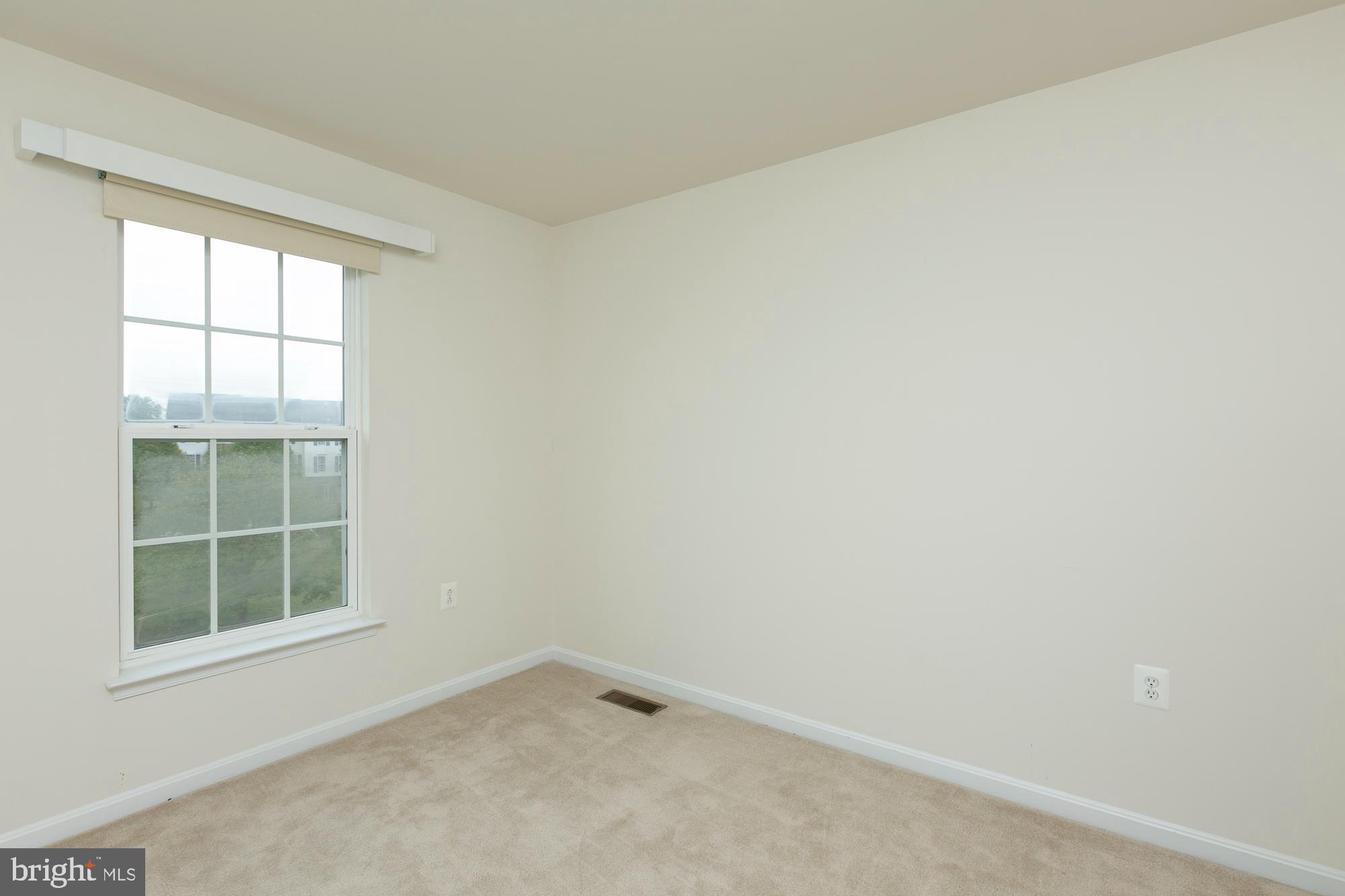 COLONIAL HILLS - Residential