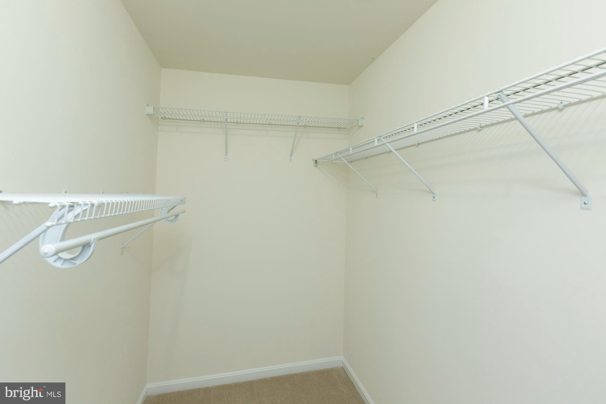 COLONIAL HILLS - Residential