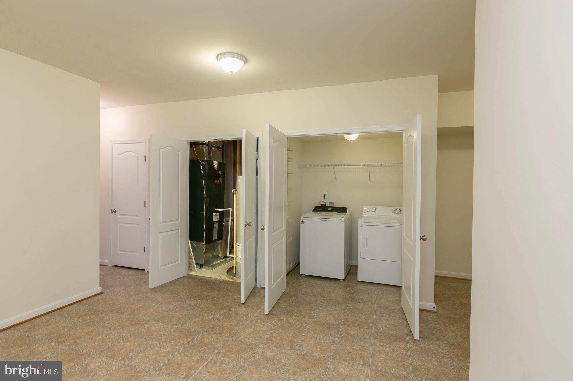 COLONIAL HILLS - Residential