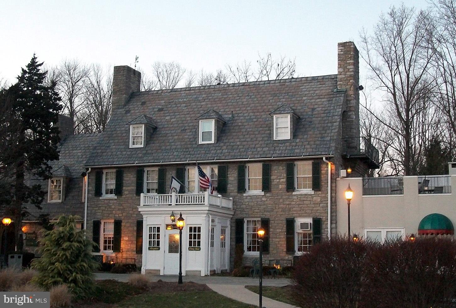 COLONIAL HILLS - Residential