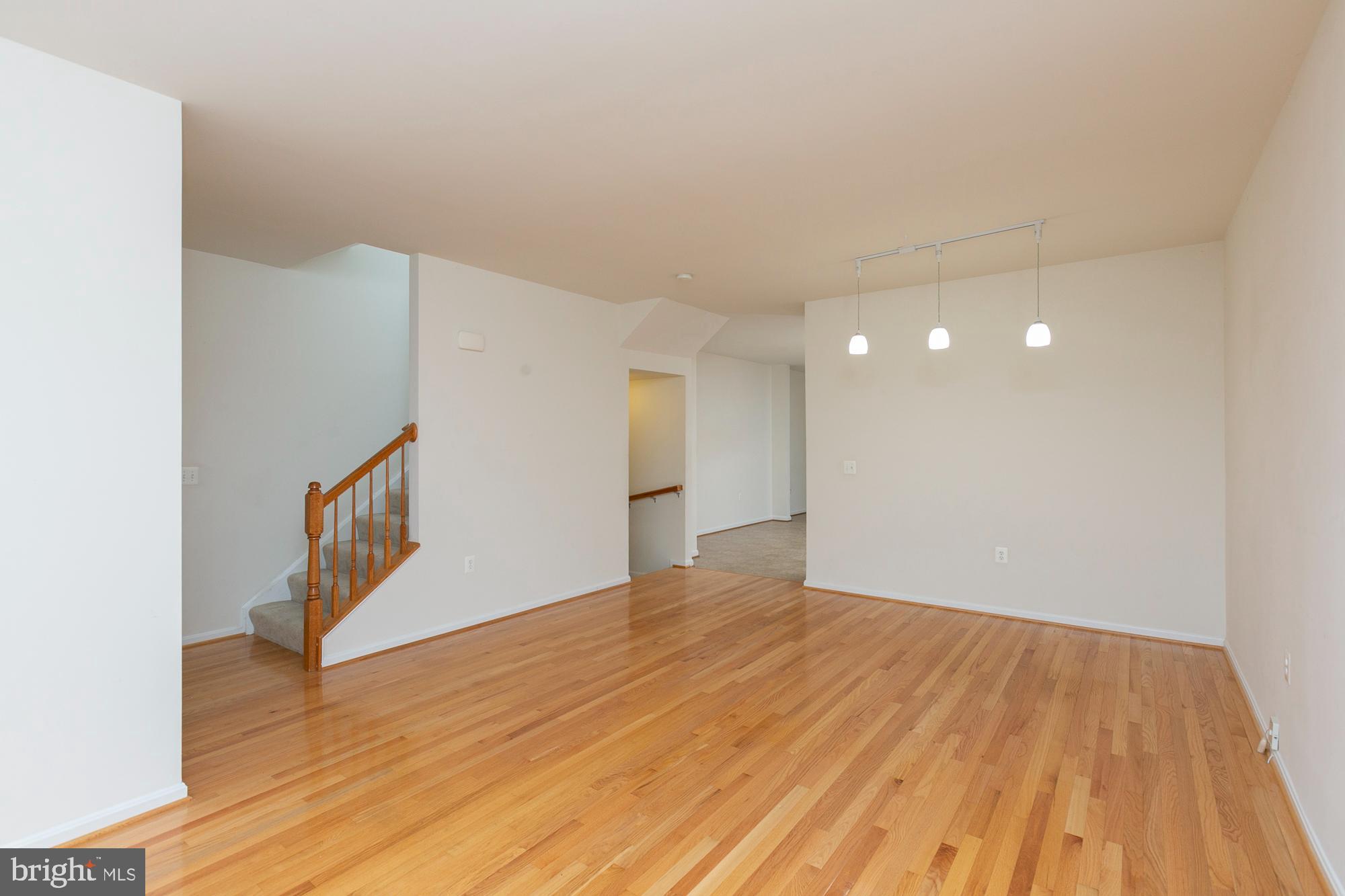 COLONIAL HILLS - Residential