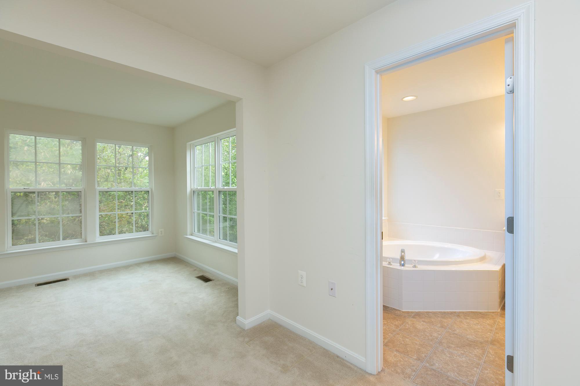 COLONIAL HILLS - Residential