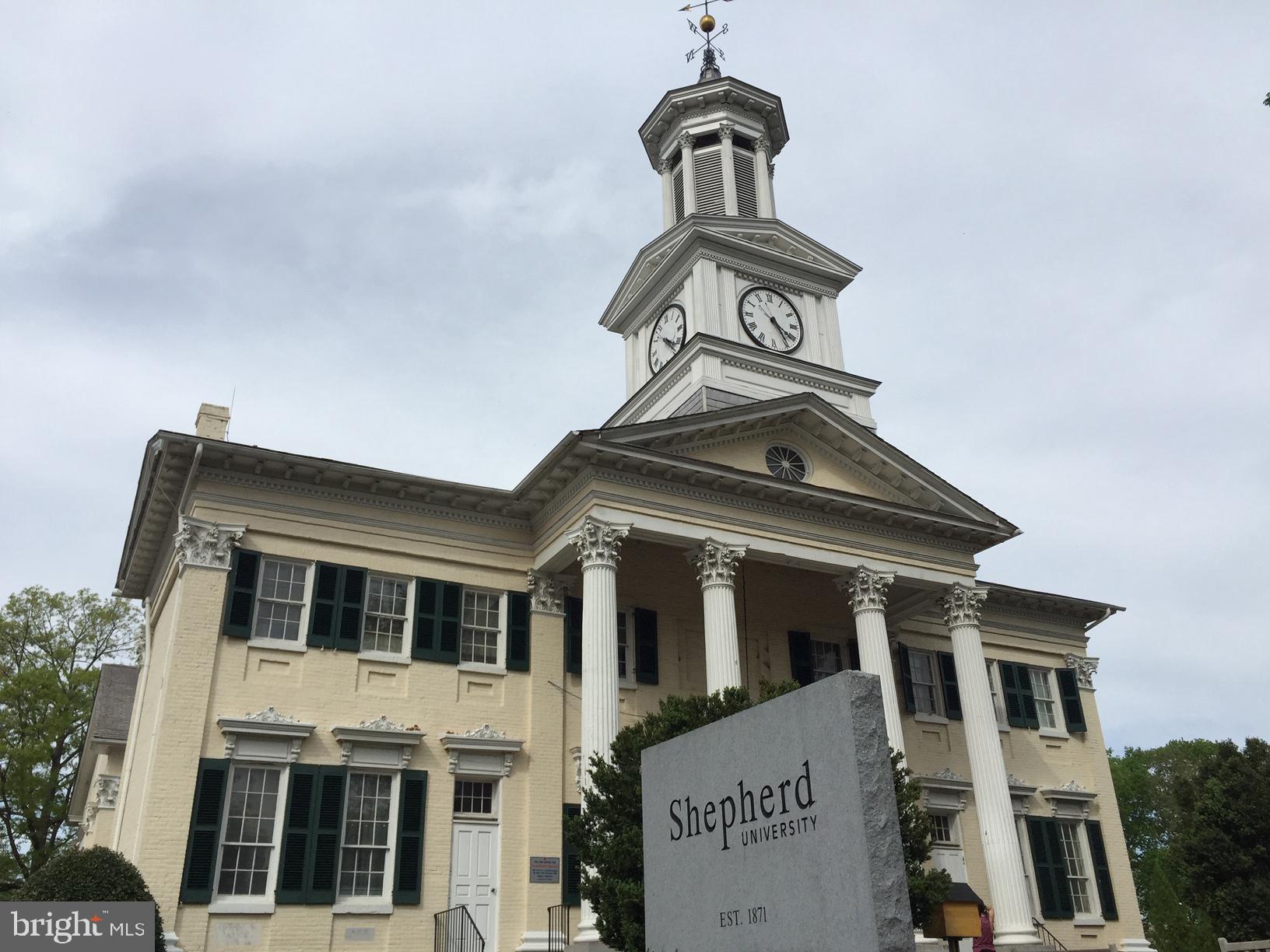 COLONIAL HILLS - Residential