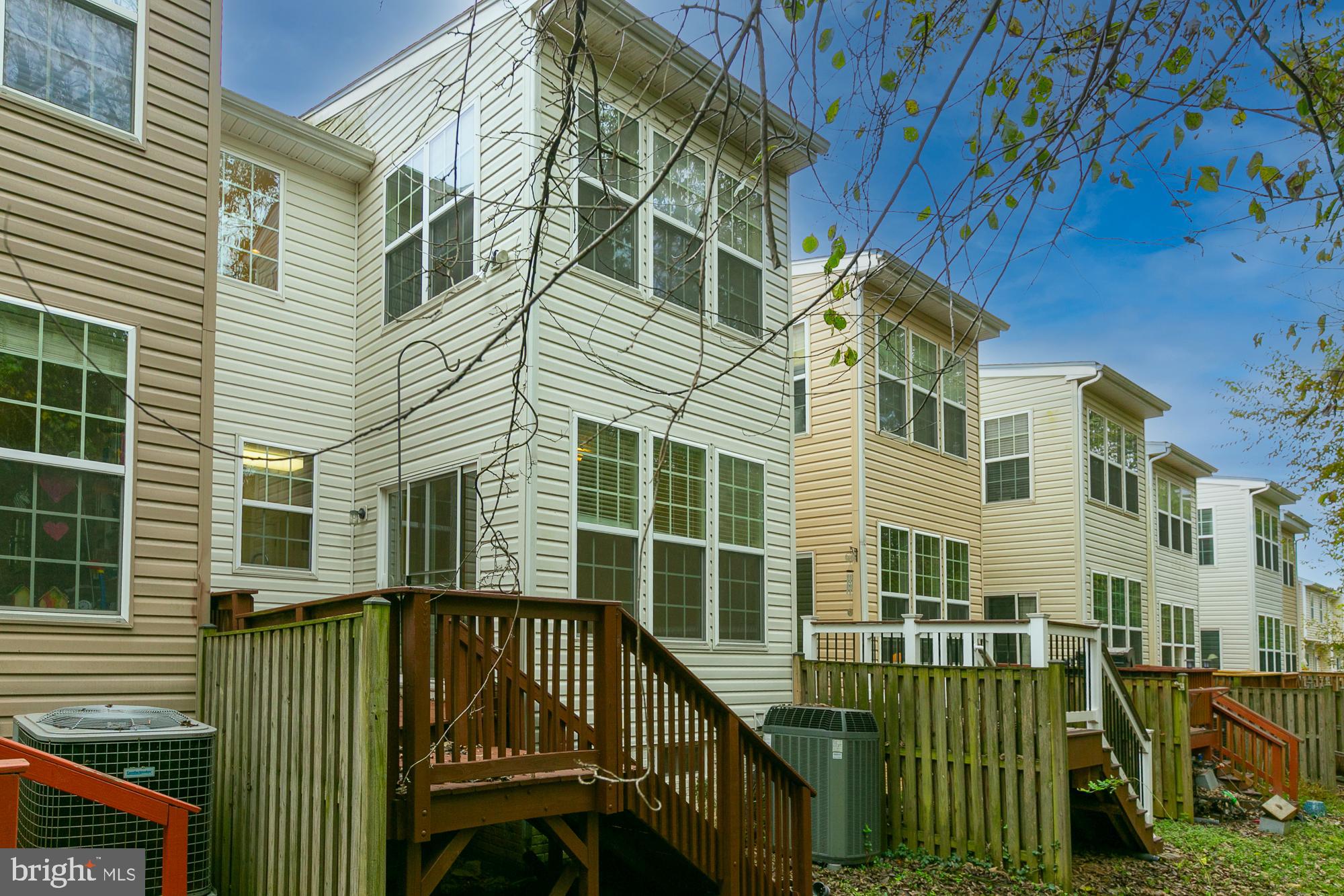 COLONIAL HILLS - Residential