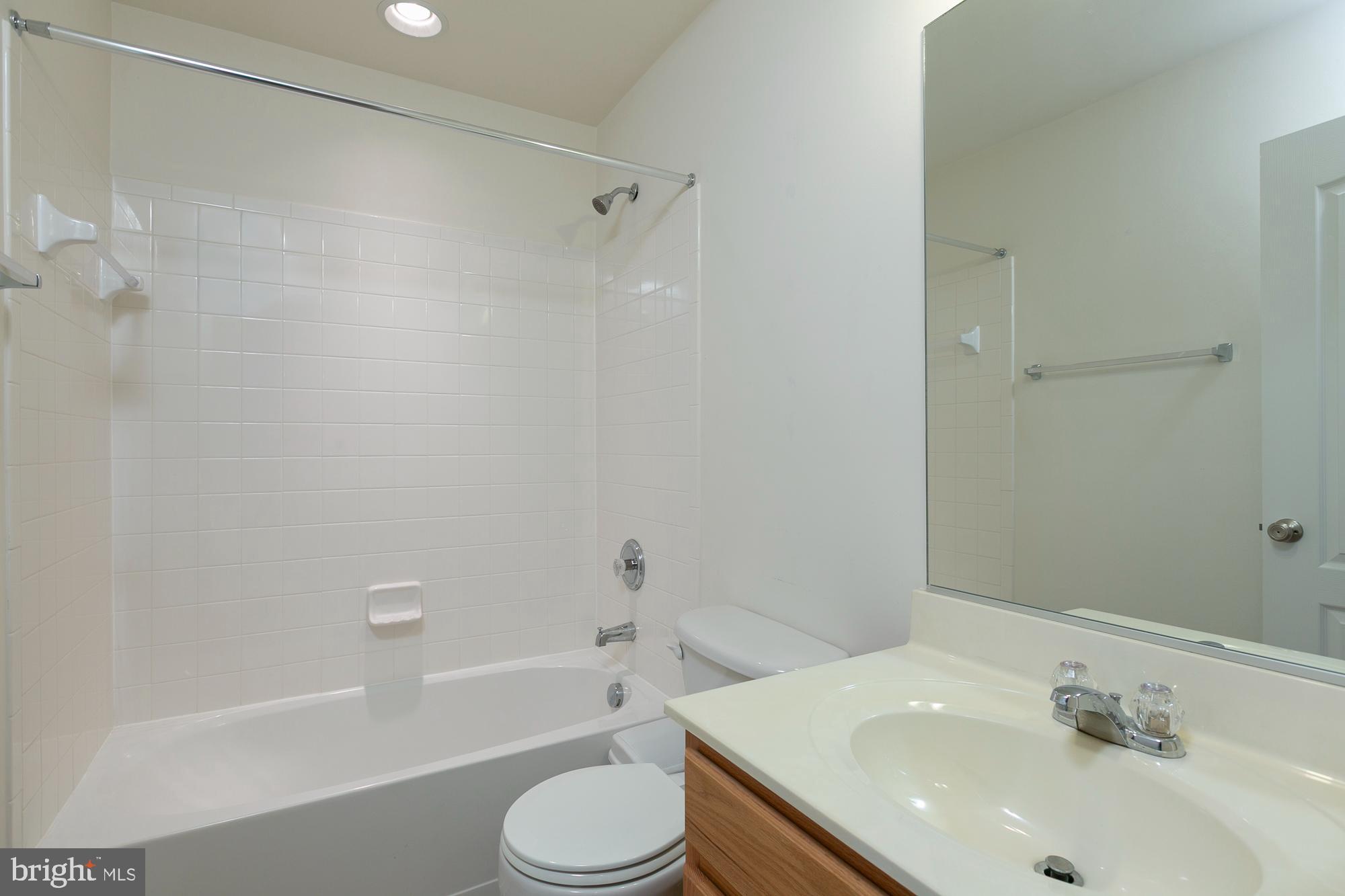 COLONIAL HILLS - Residential