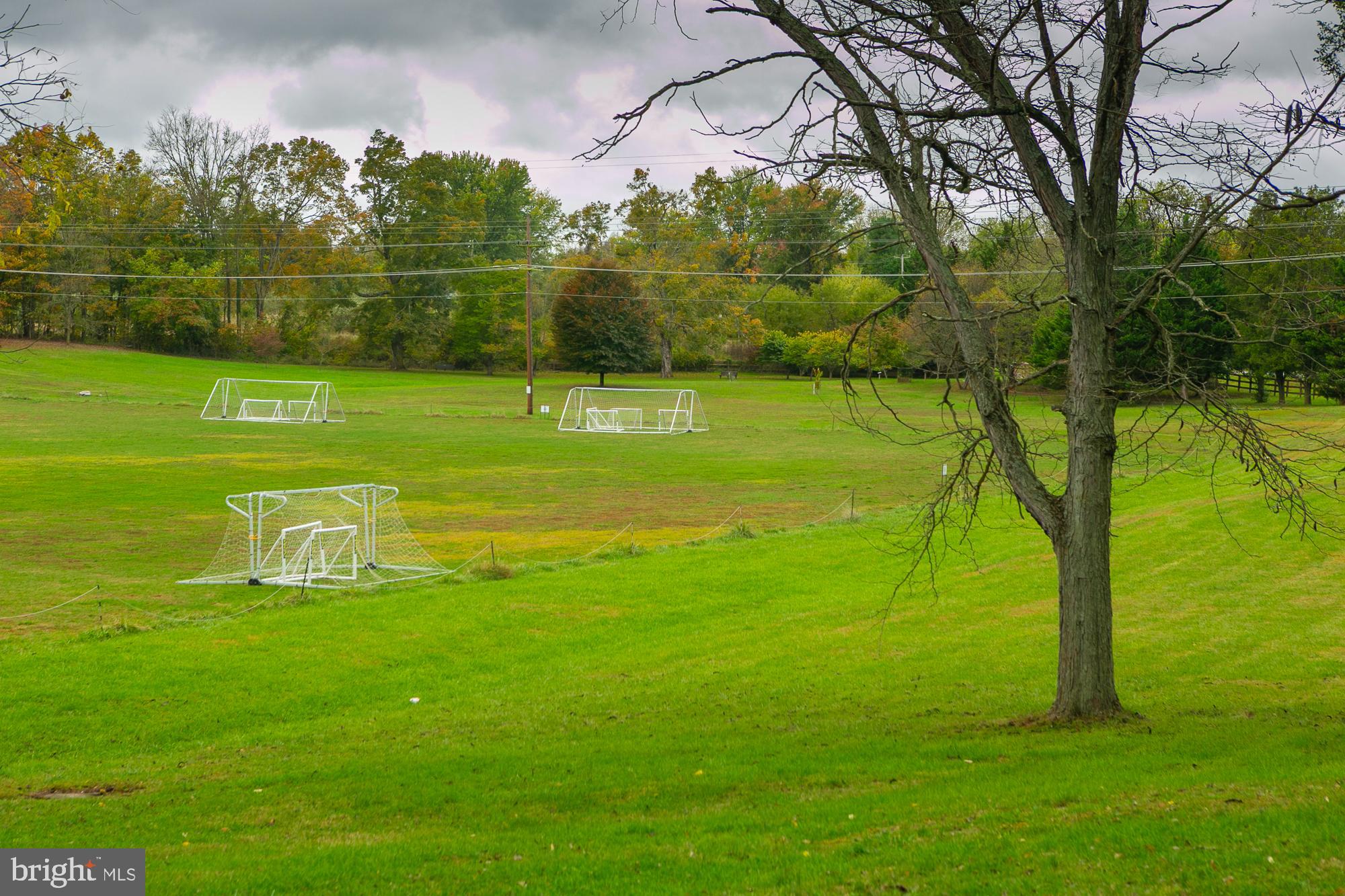 COLONIAL HILLS - Residential