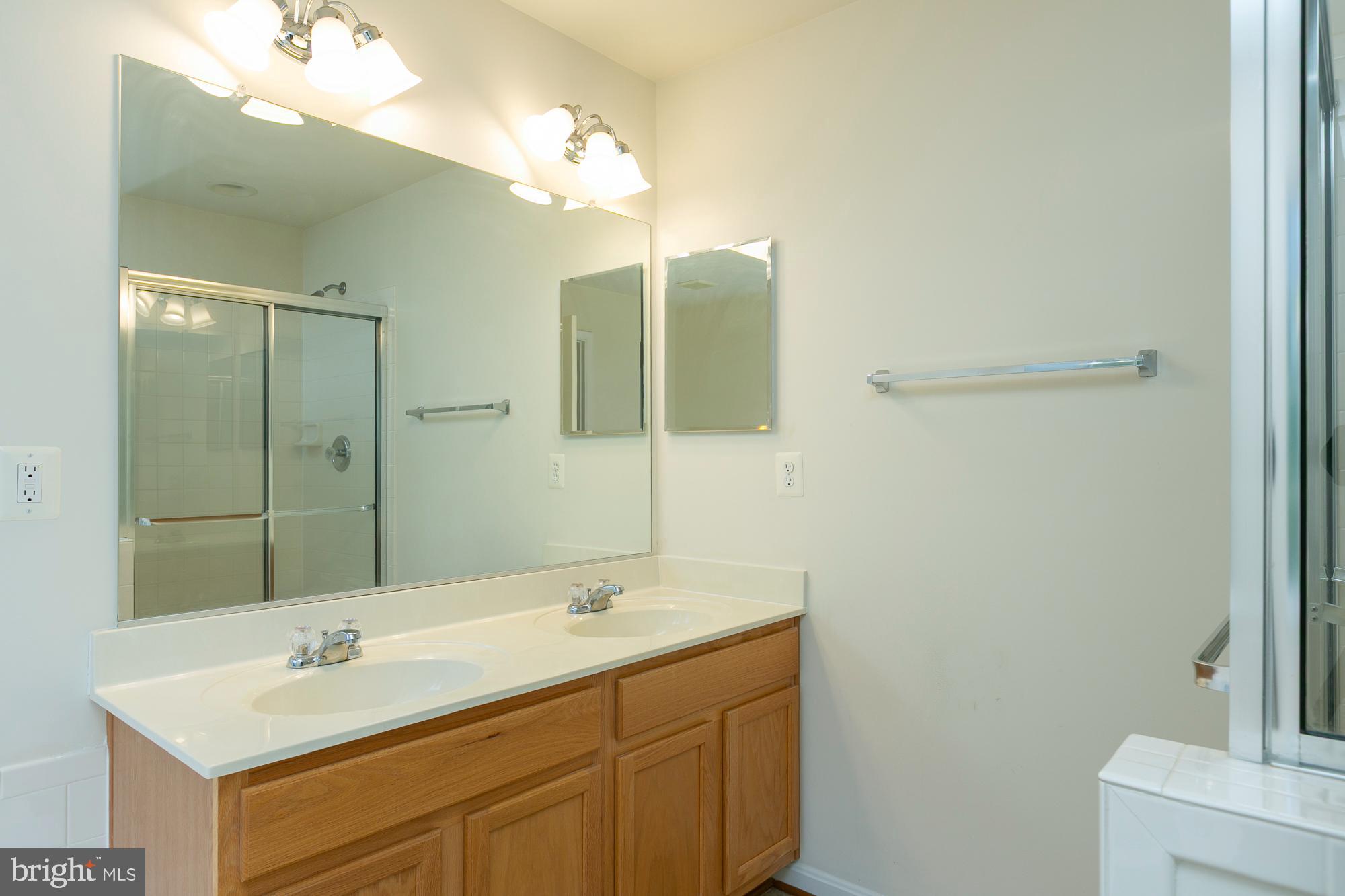 COLONIAL HILLS - Residential