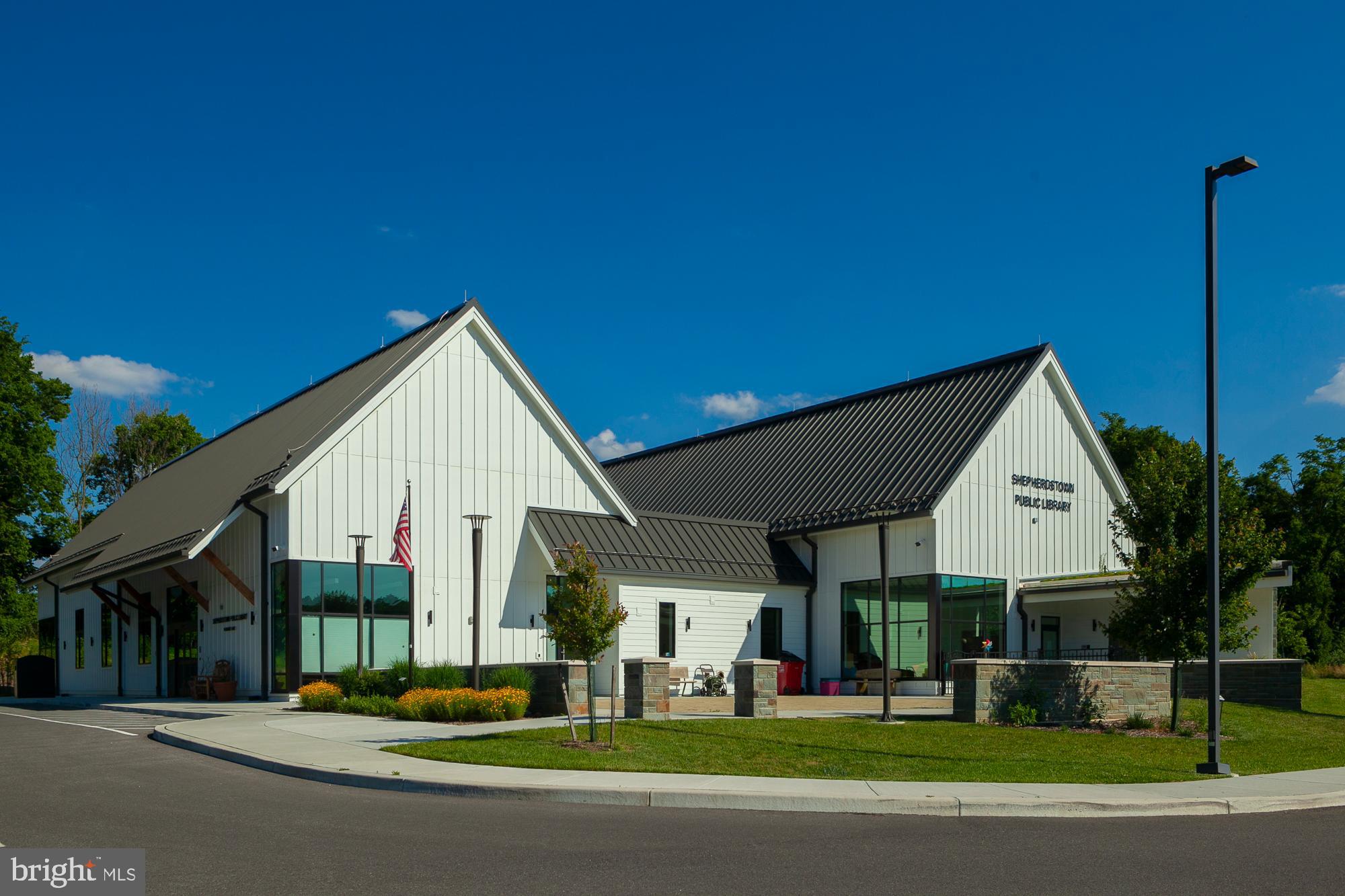 COLONIAL HILLS - Residential