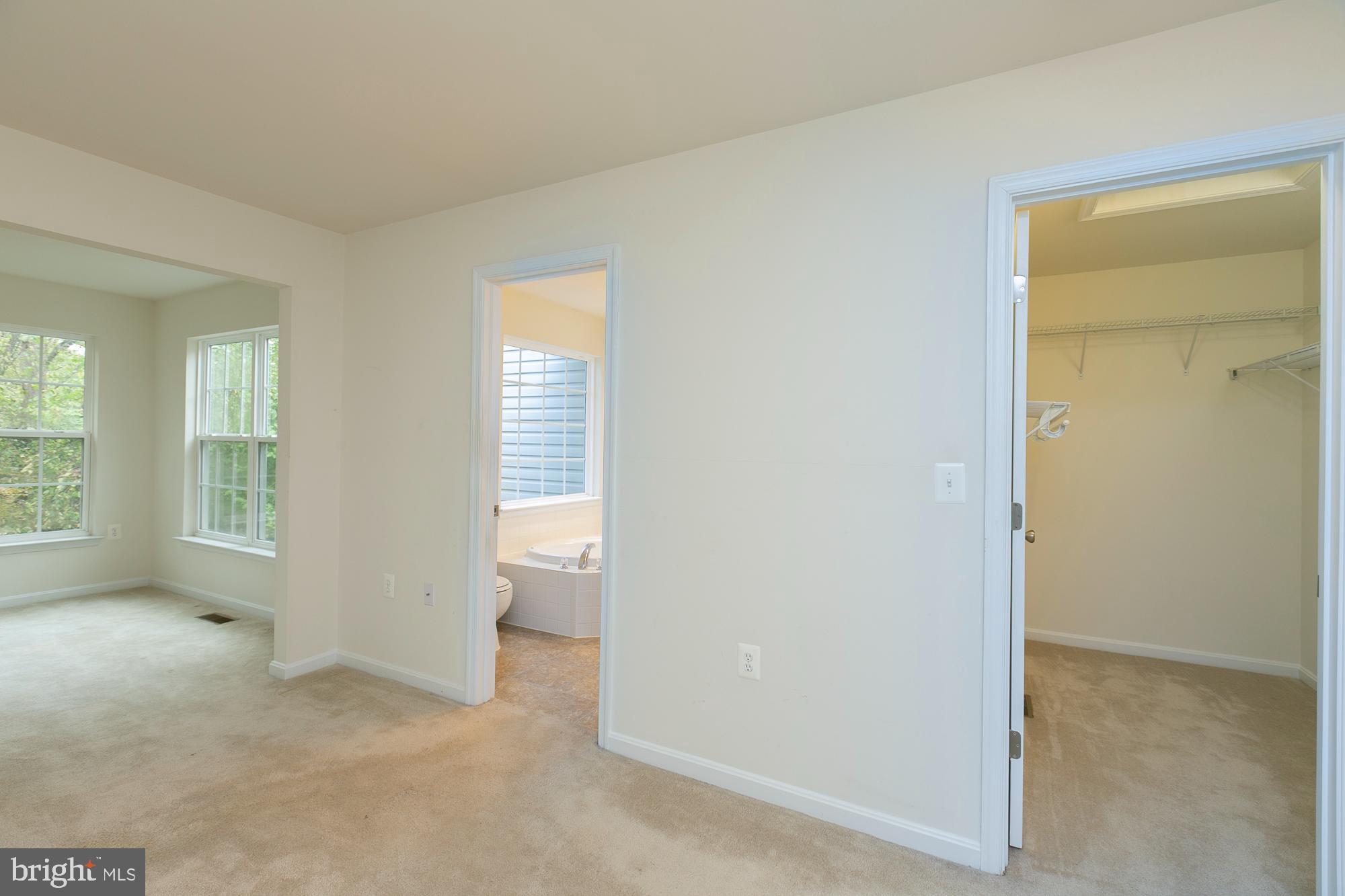 COLONIAL HILLS - Residential