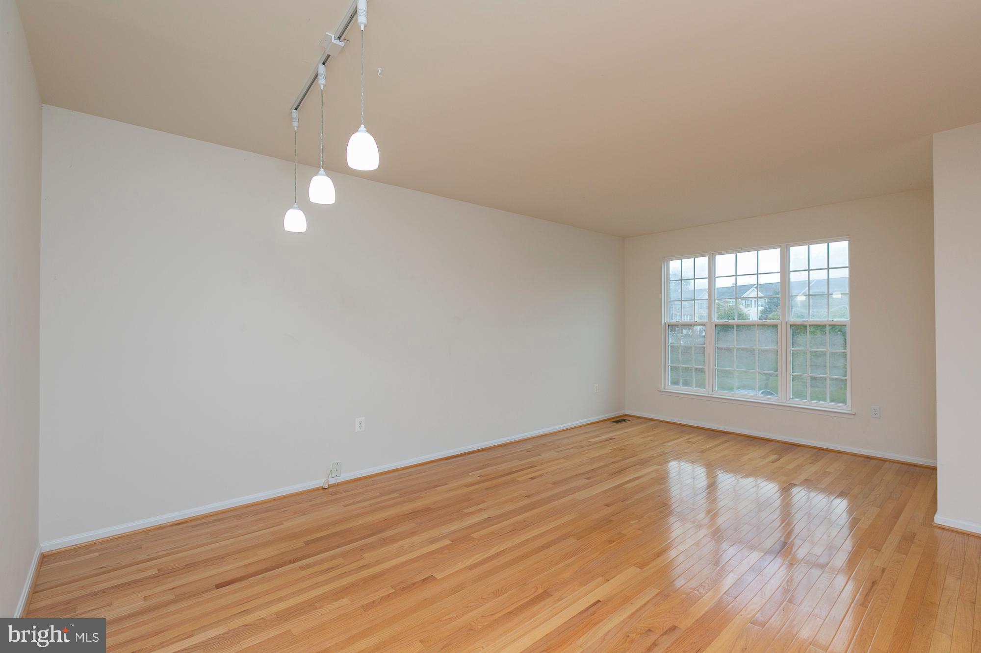 COLONIAL HILLS - Residential