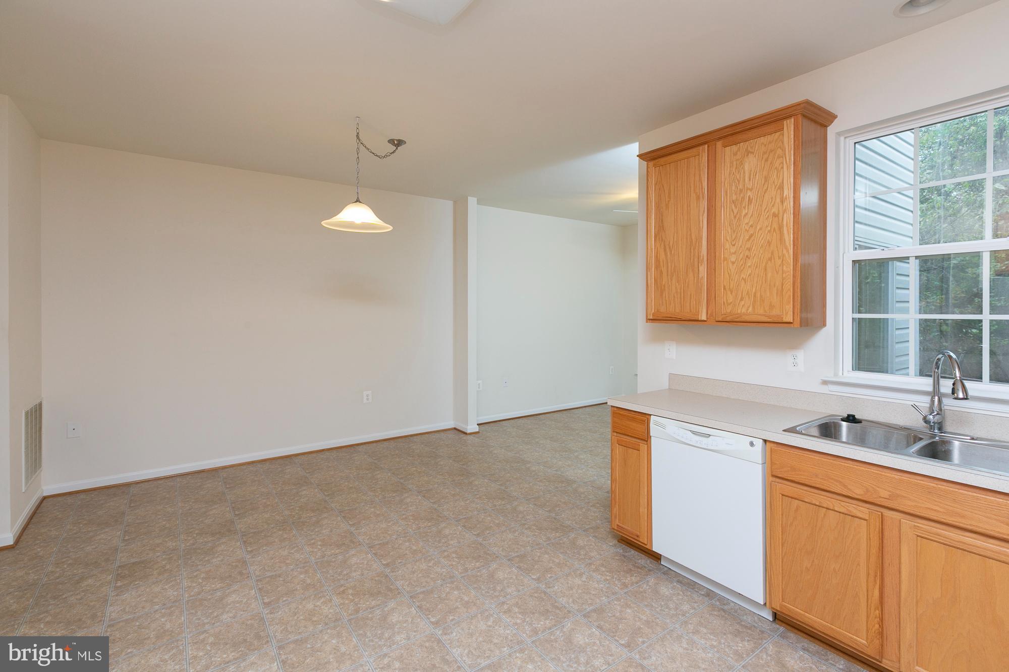 COLONIAL HILLS - Residential