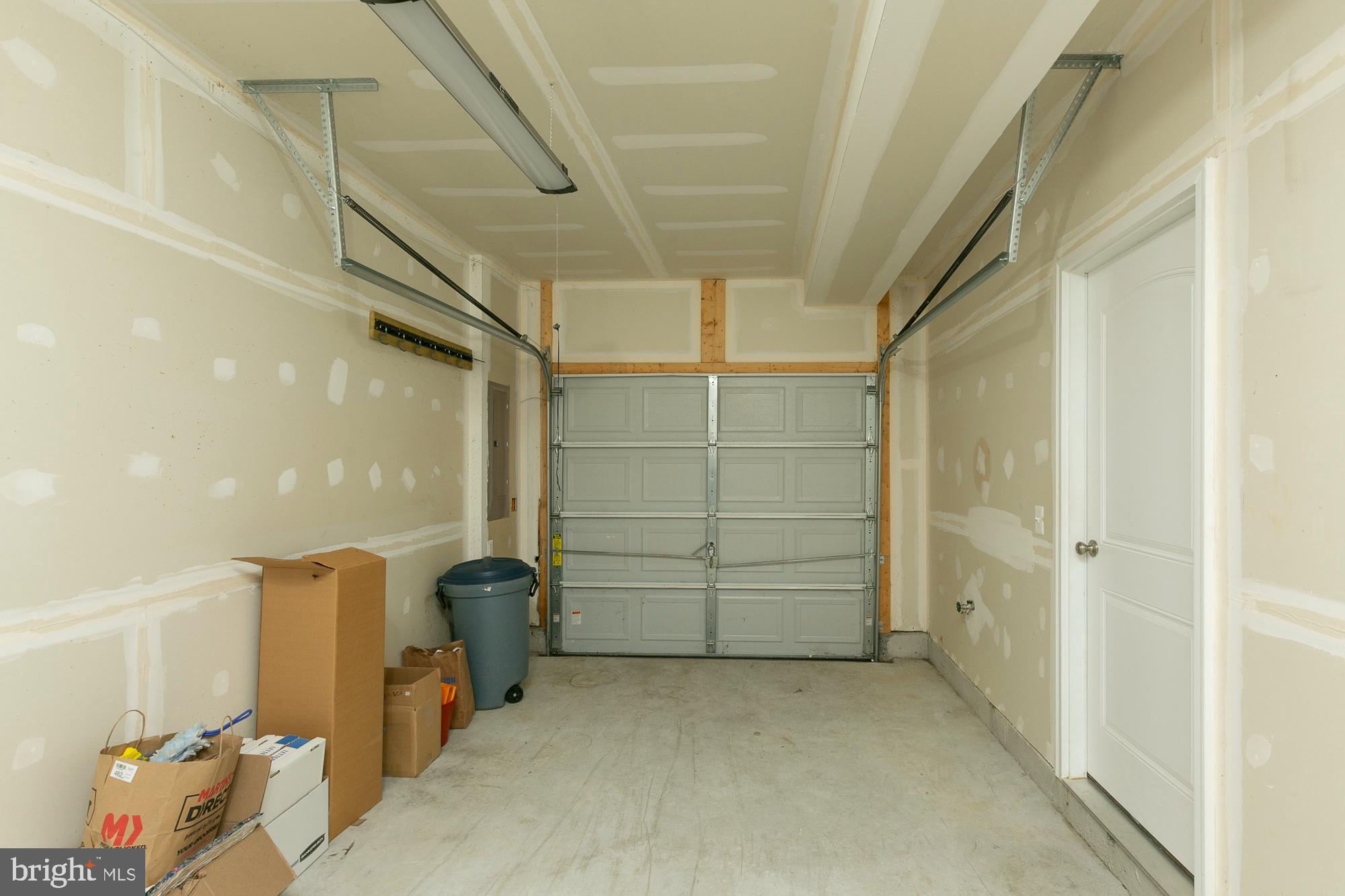 COLONIAL HILLS - Residential