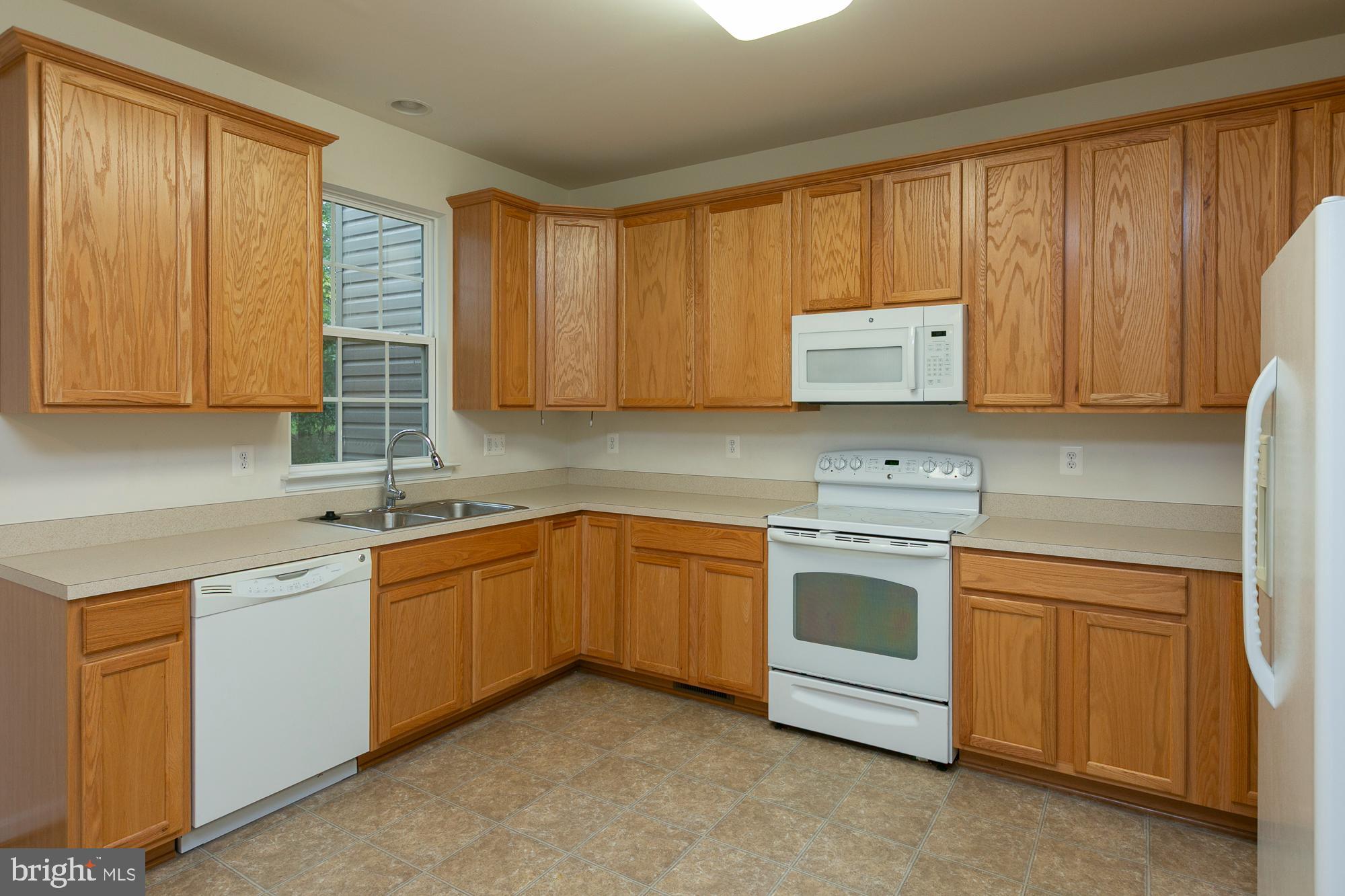 COLONIAL HILLS - Residential