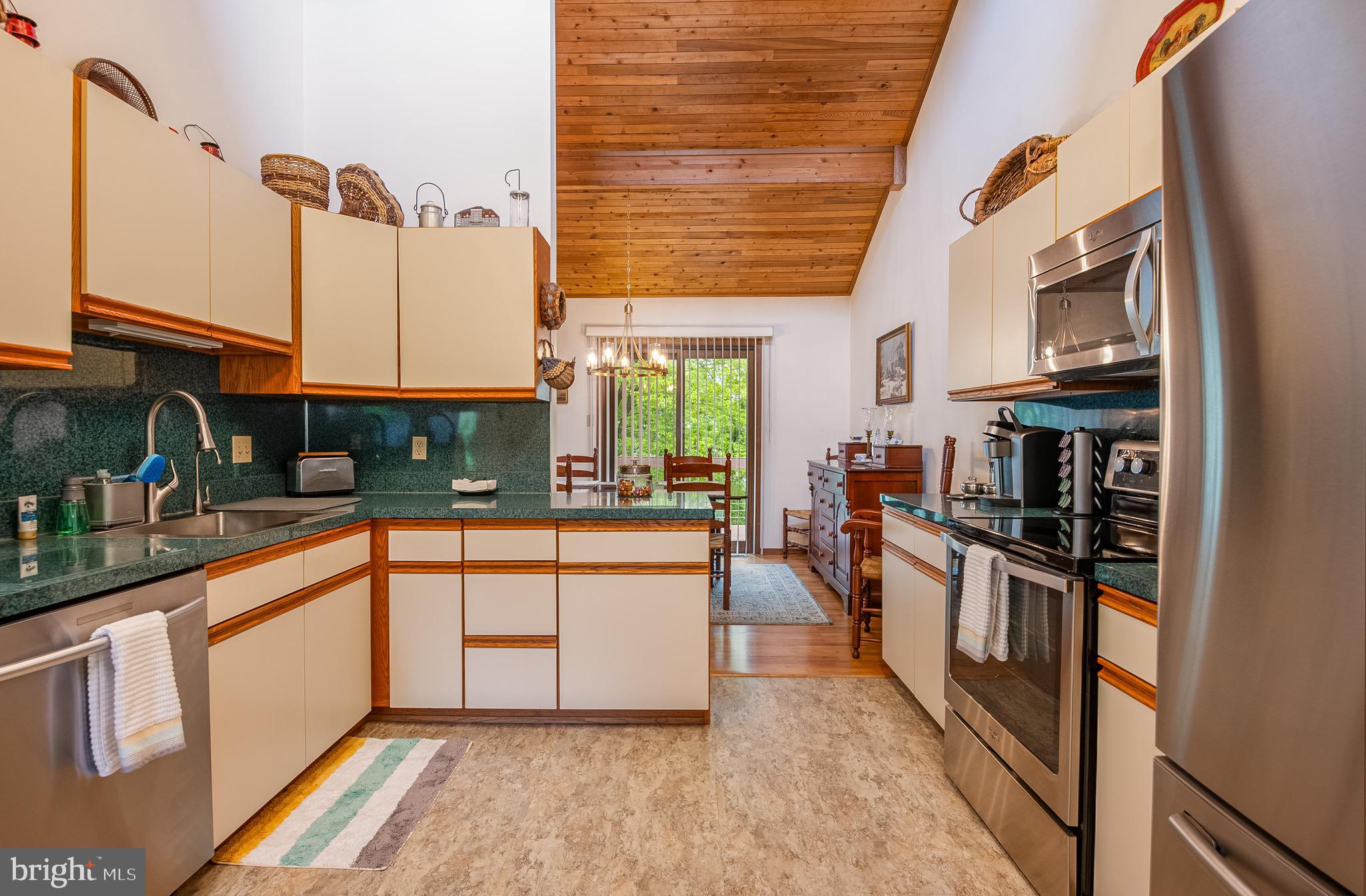 COUNTRY CLUB ESTAT - Residential