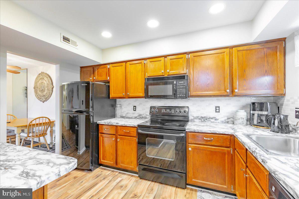 ROLLINGWOOD - Residential