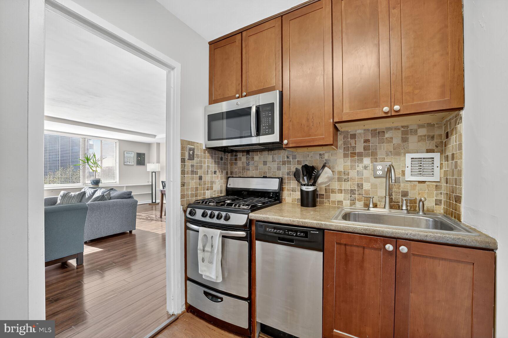 RIVER PLACE WEST - Residential