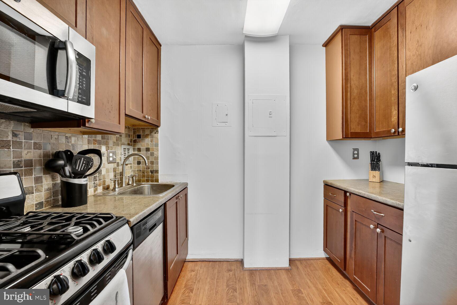 RIVER PLACE WEST - Residential