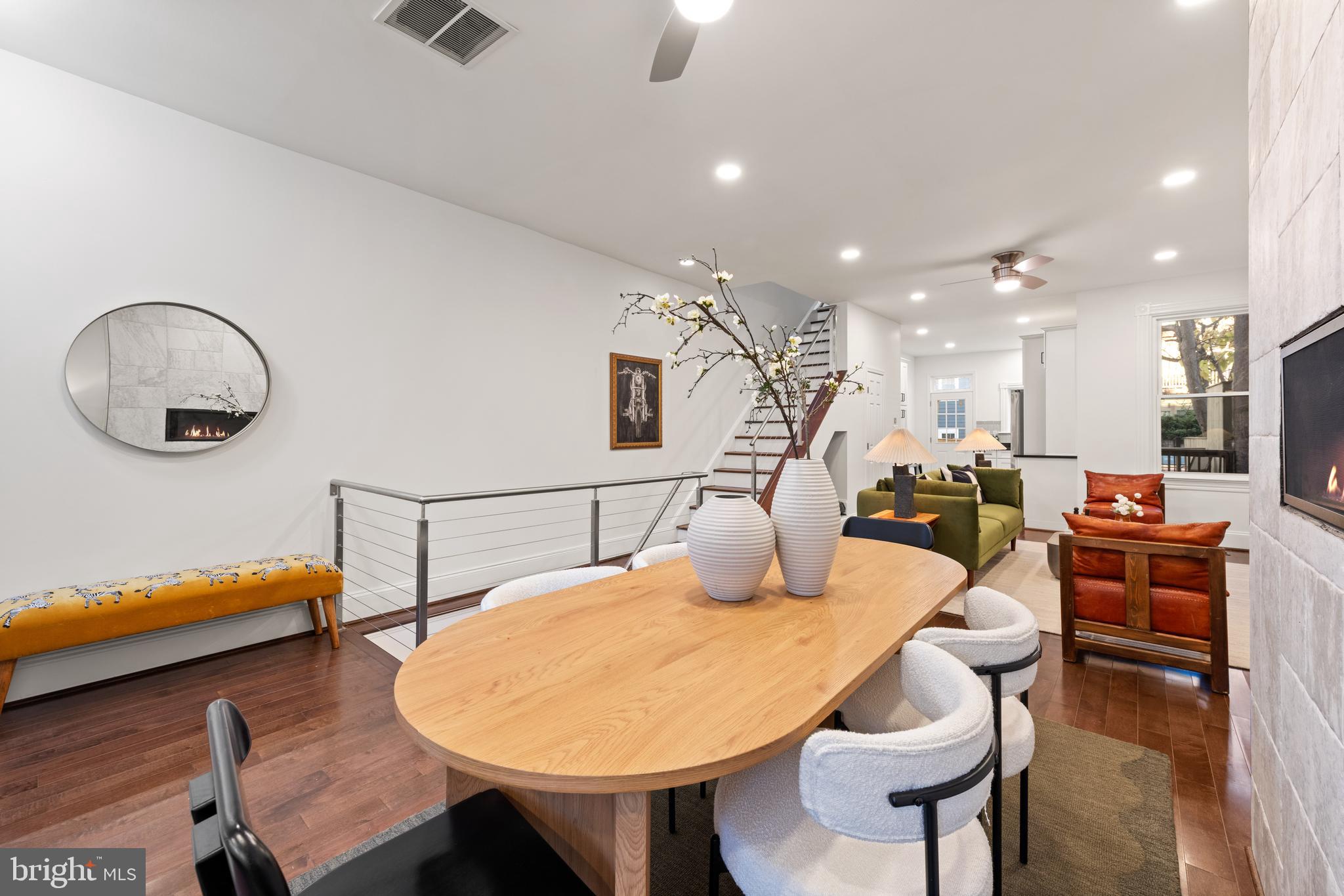 627 ELLIOTT STREET NE