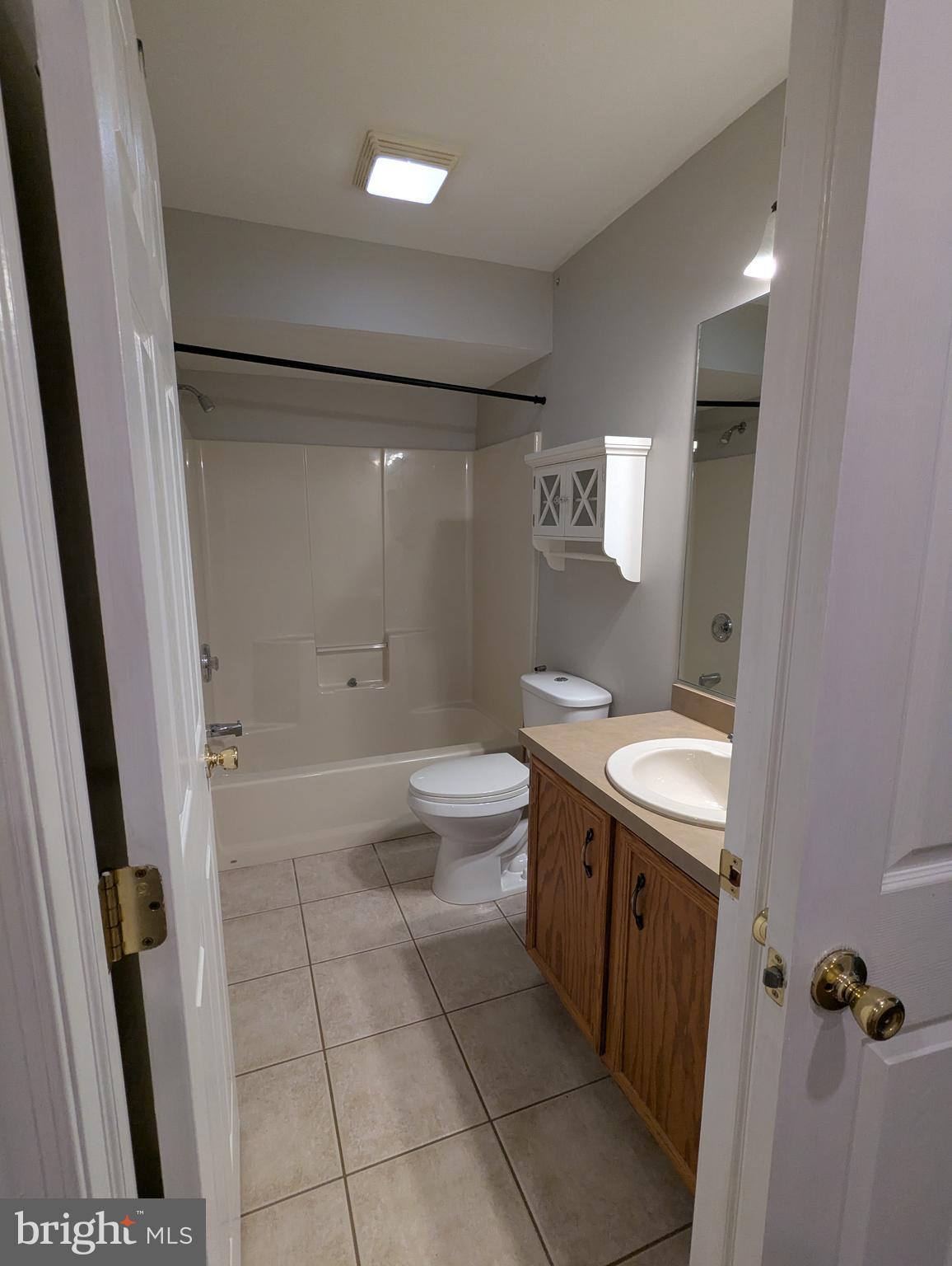 TATAMY HUNT - Residential Lease