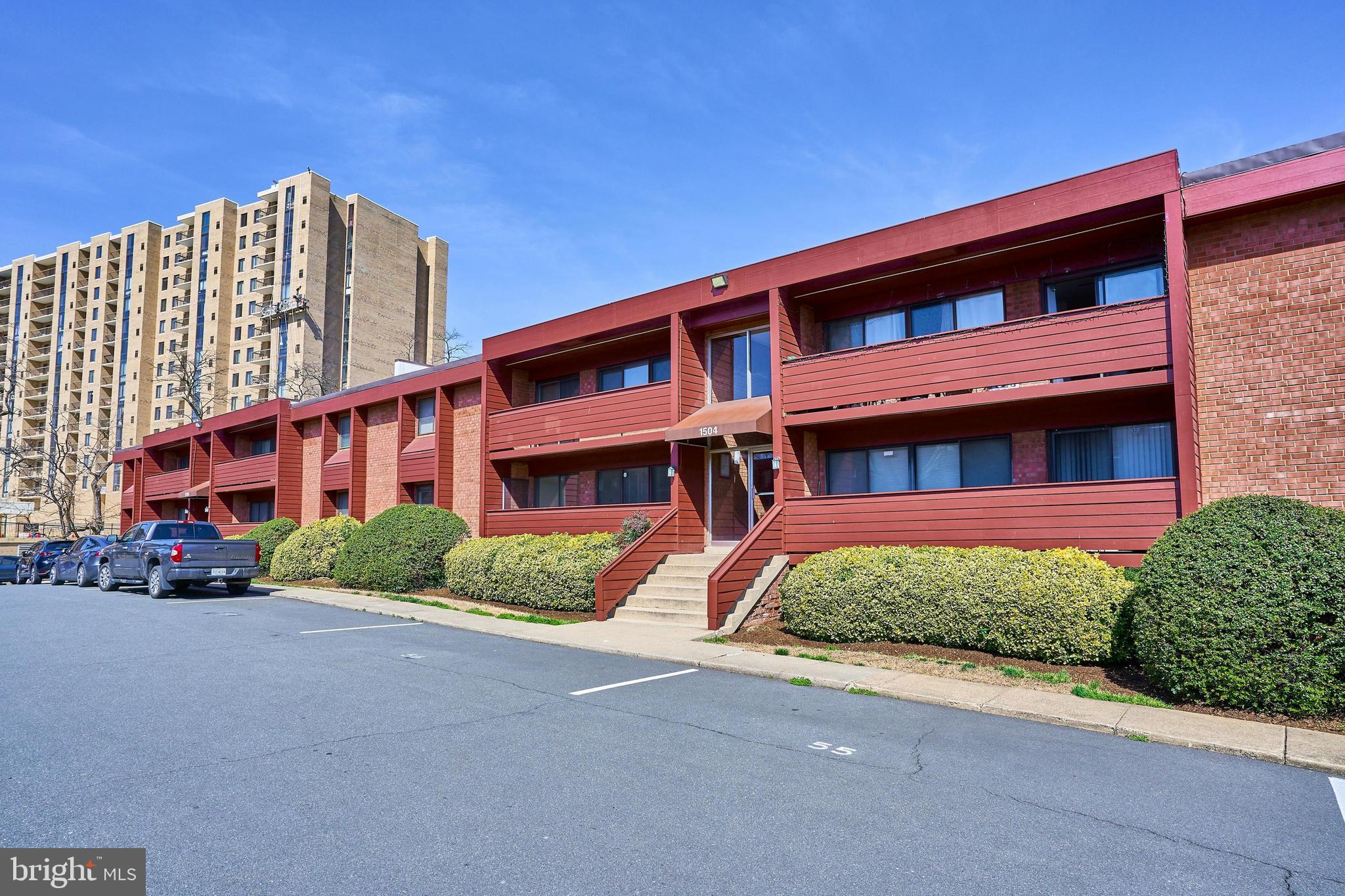 GEORGE MASON VILLAGE - Residential