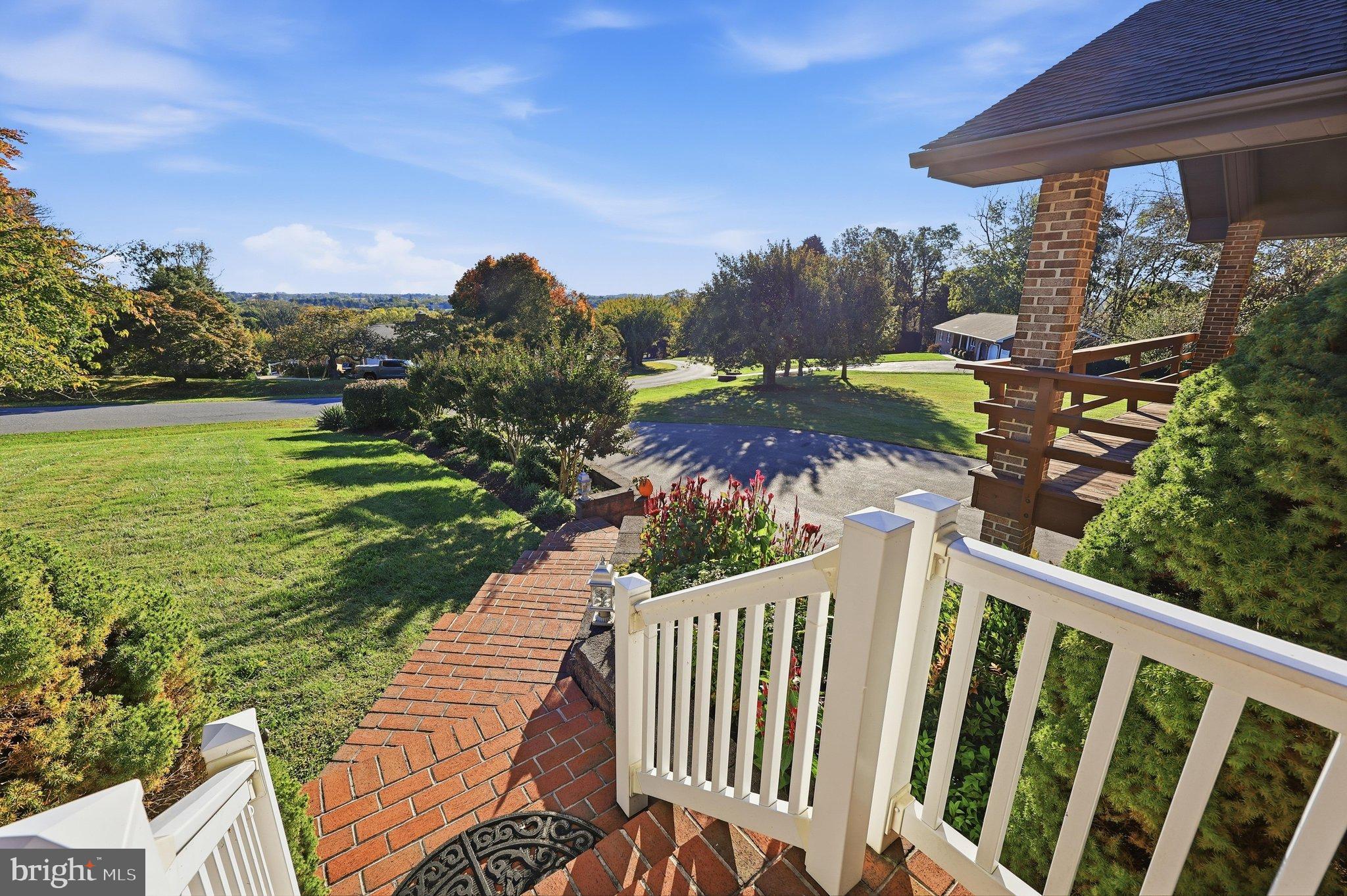 5506 HAYLOFT COURT