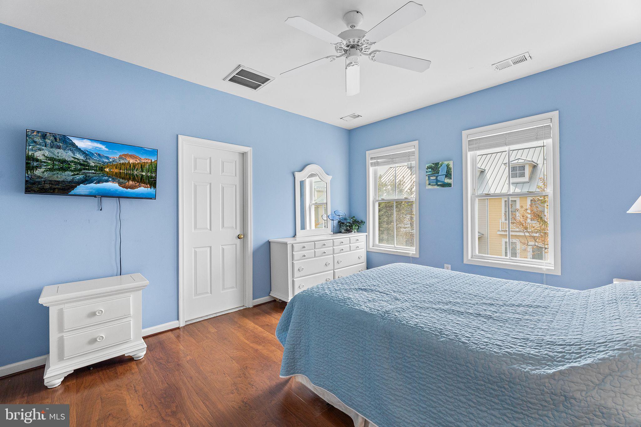 SUNSET ISLAND - Residential