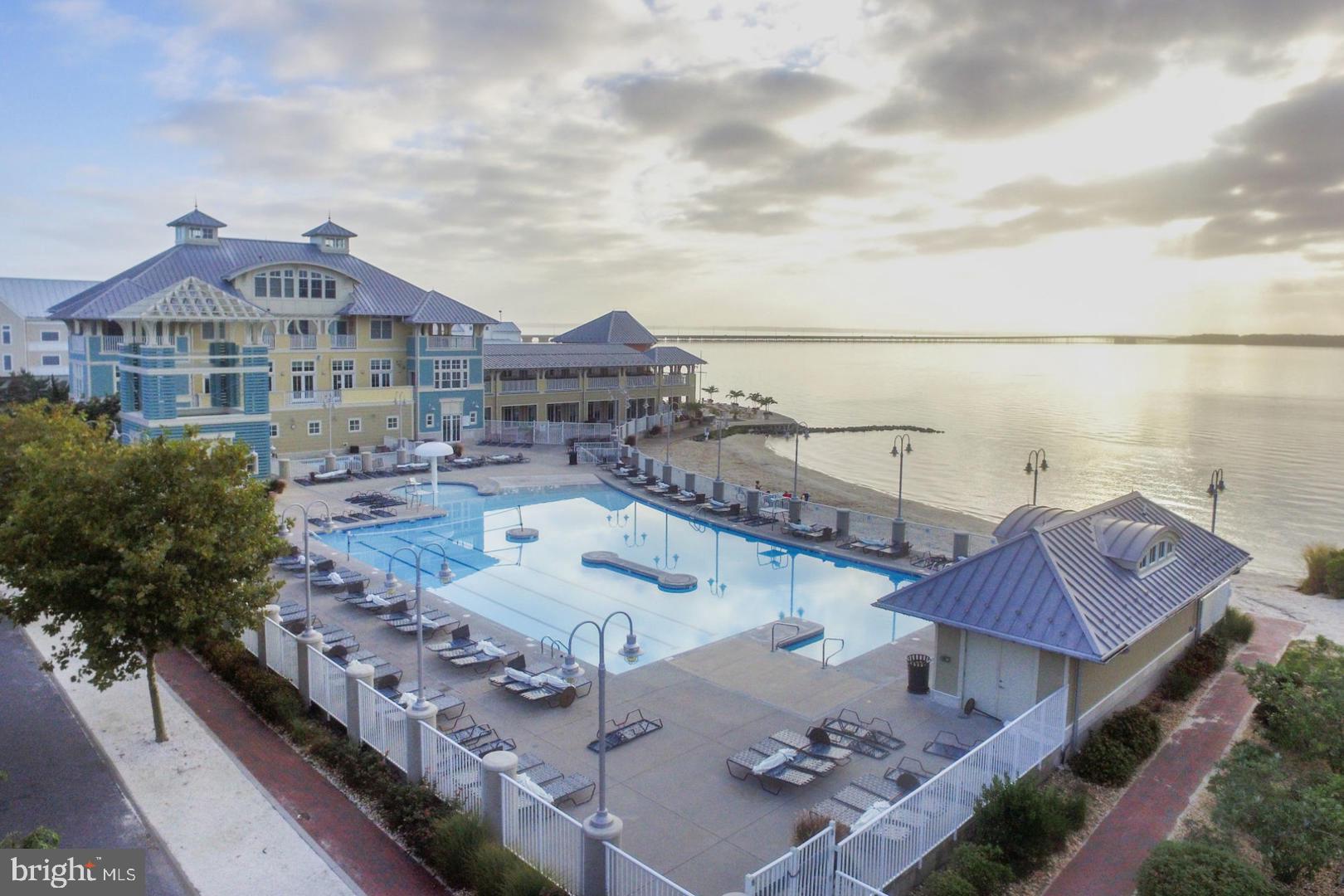 SUNSET ISLAND - Residential