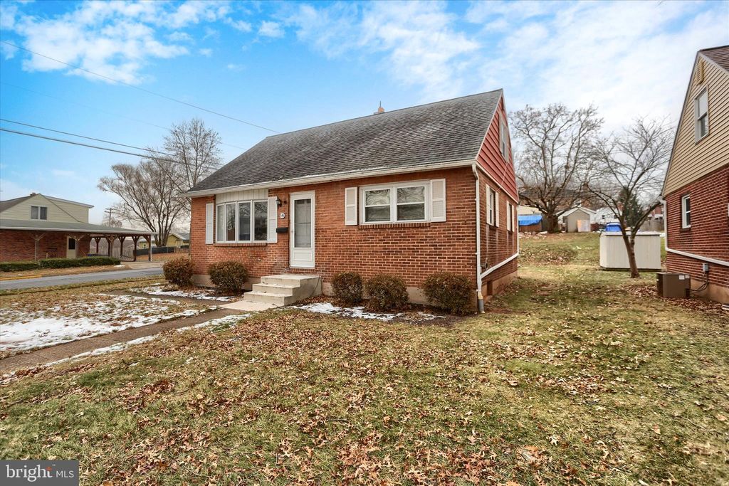 Photo of 346 E Roosevelt Avenue, MIDDLETOWN, PA 17057 (MLS # PADA2051780)