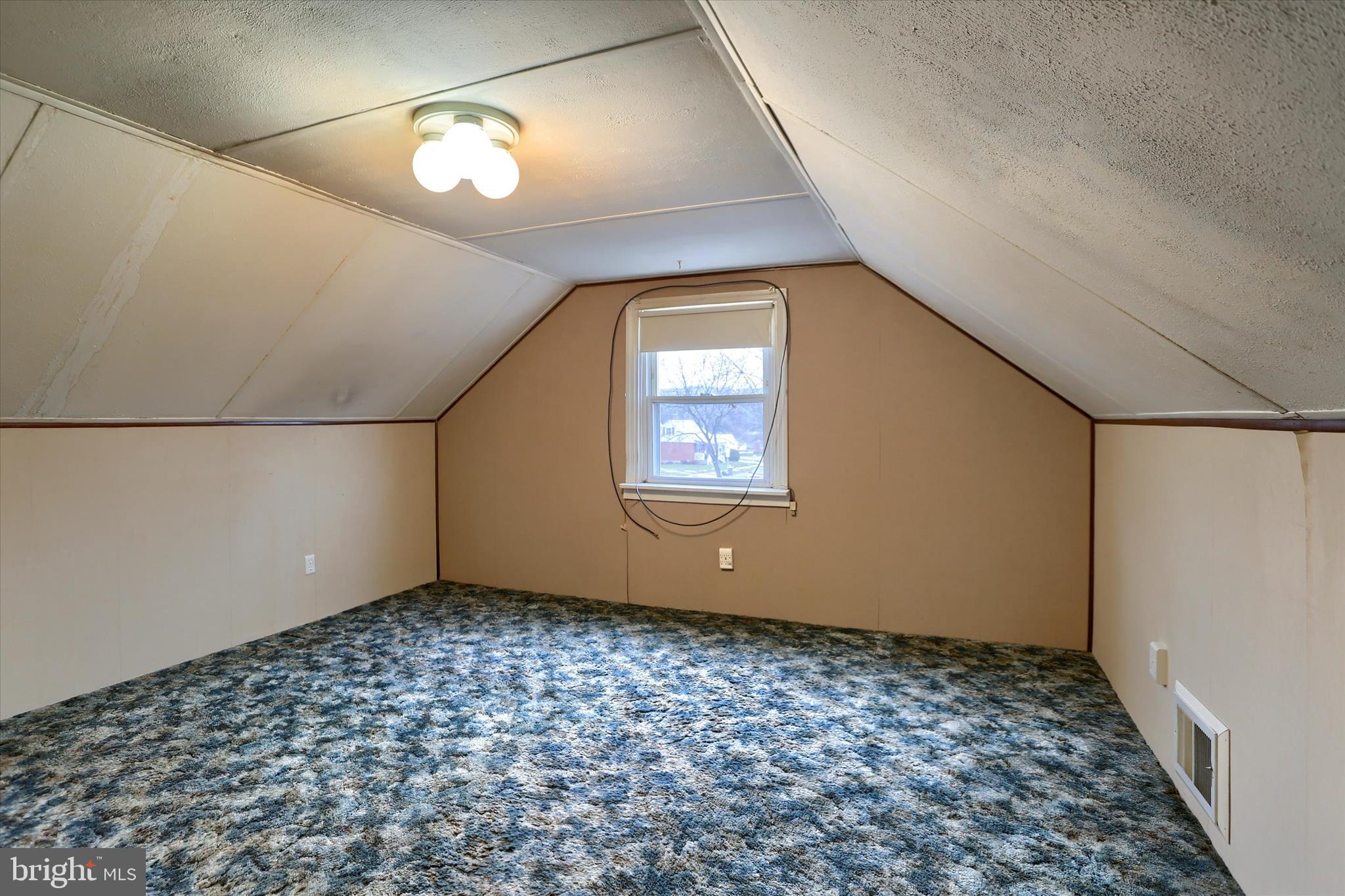 OAK HILLS - Residential