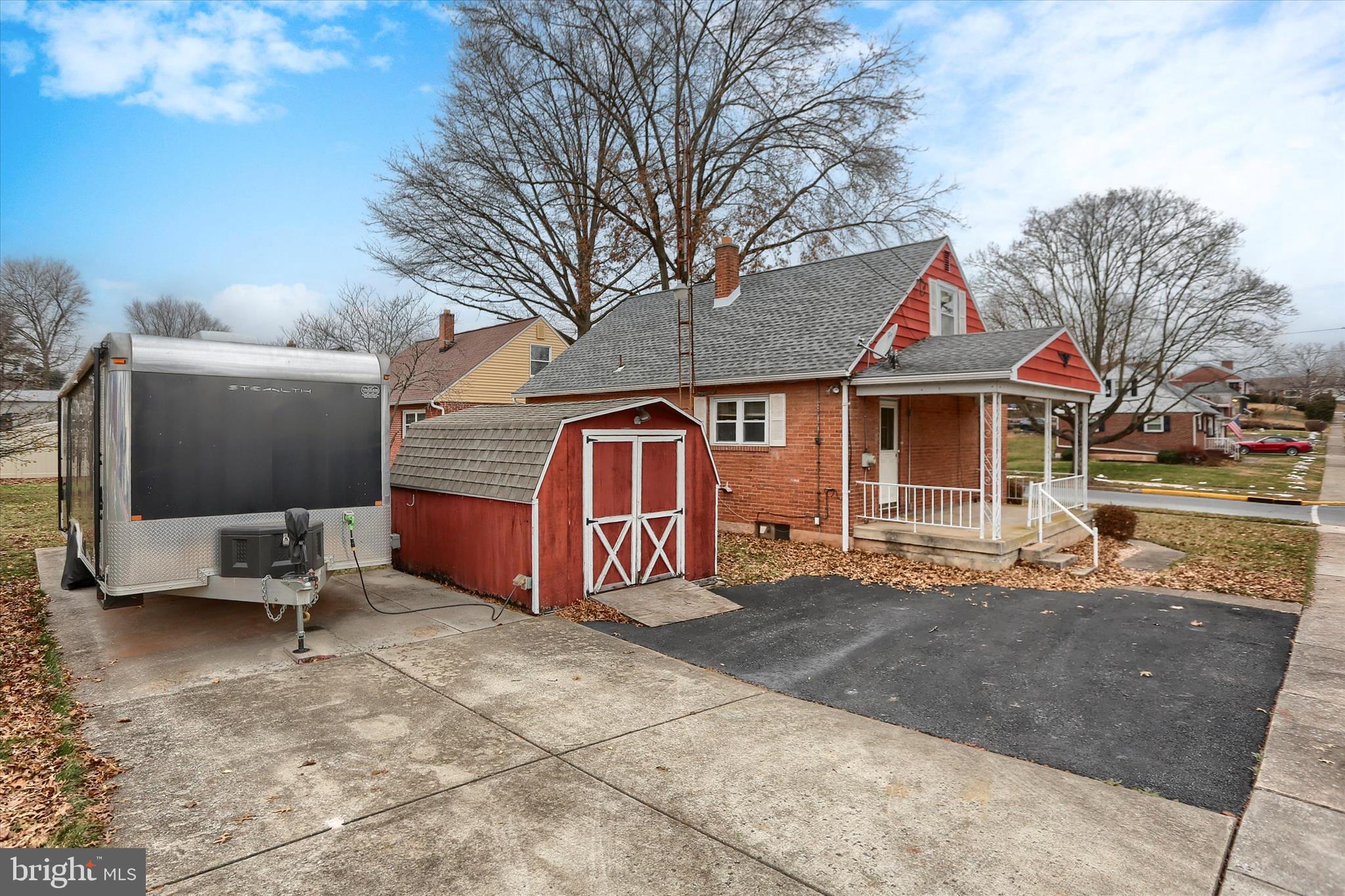 OAK HILLS - Residential