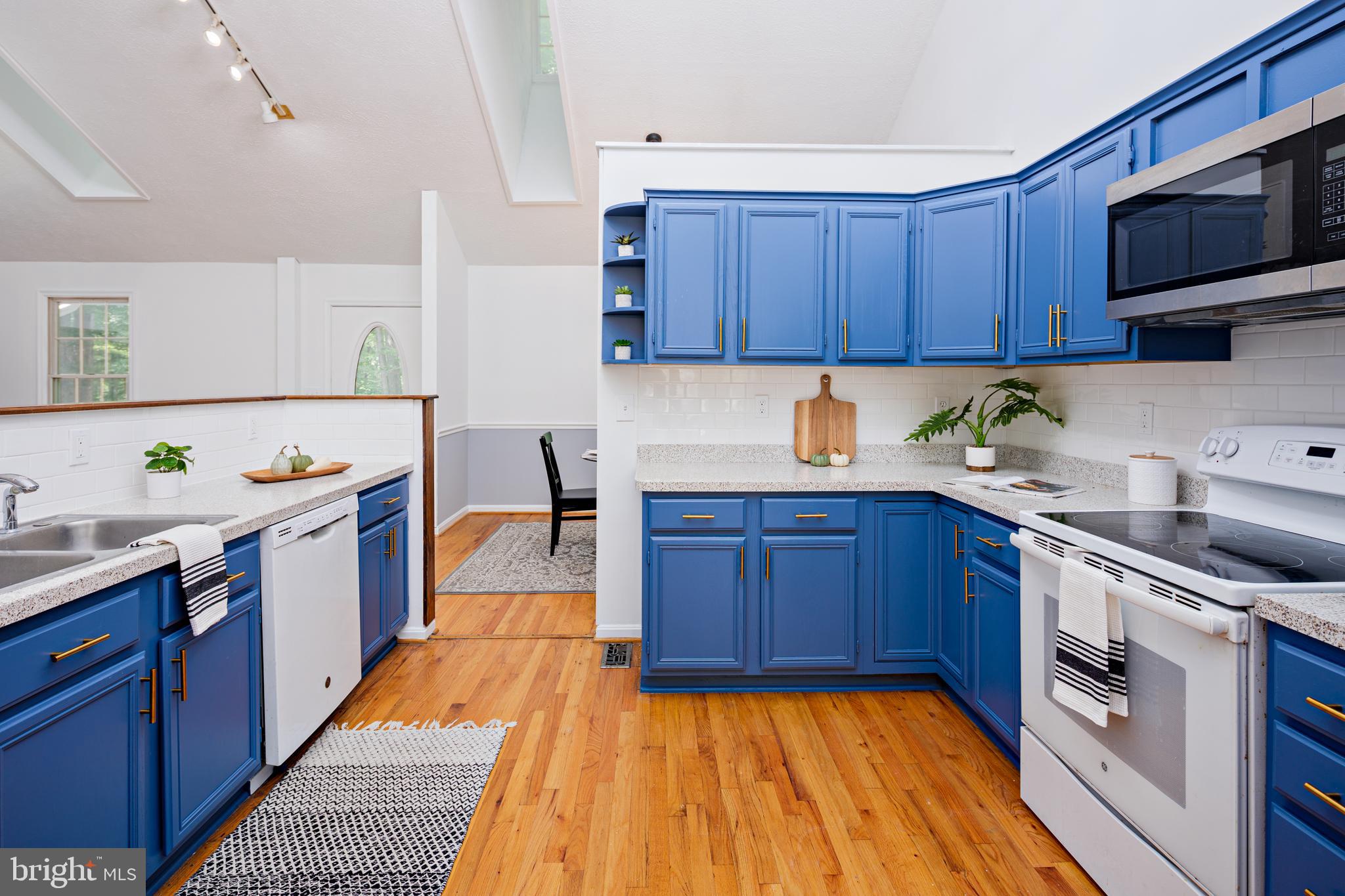 LYN WOODS - Residential